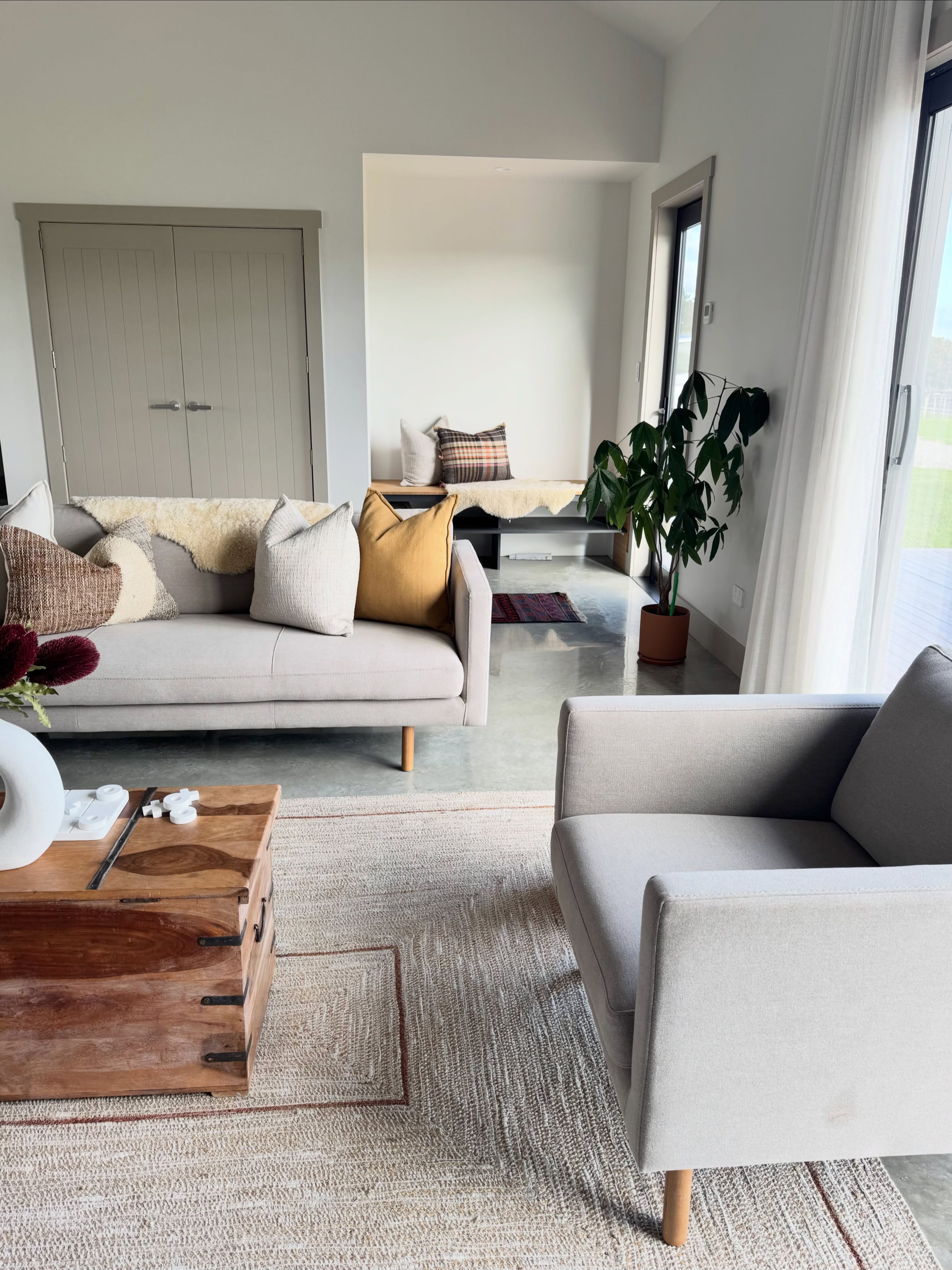 what is | INTEGRATED STYLING ?
It’s where we bring in some pieces to make your home look amazing!
Our clients have moved away and left us the essential furniture items to work with to stage their home for sale.
We can help your property stand out in the market, attract the perfect buyer and make the presentation of your home stress free ✔️