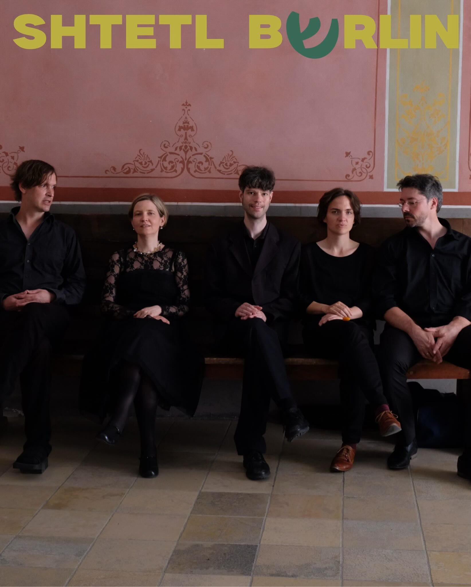 The incredible Simkhat Hanefesh invites listeners for an exciting journey through Ashkenaz! This masterful ensemble, consisting of Diana Matut, James Hewitt, Torsten Pfeffer, Erik Warkenthun, and Dietrich Haböck, specializes in vibrant renditions of Jewish music from the Renaissance and Baroque periods.
🎶 On June 11th, Simkhat Hanefesh will be playing alongside Ensemble Lucidarium as part of Shtetl Berlin’s Early Jewish Music Concert. Both ensembles will also offer workshops and lectures as the festival continues at ufaFabrik on June 13th and 14th.
📯Visit our website (link in bio) for tickets and more information!
#earlymusic #berlinevents #jewishmusic #worldmusic #jewishculture