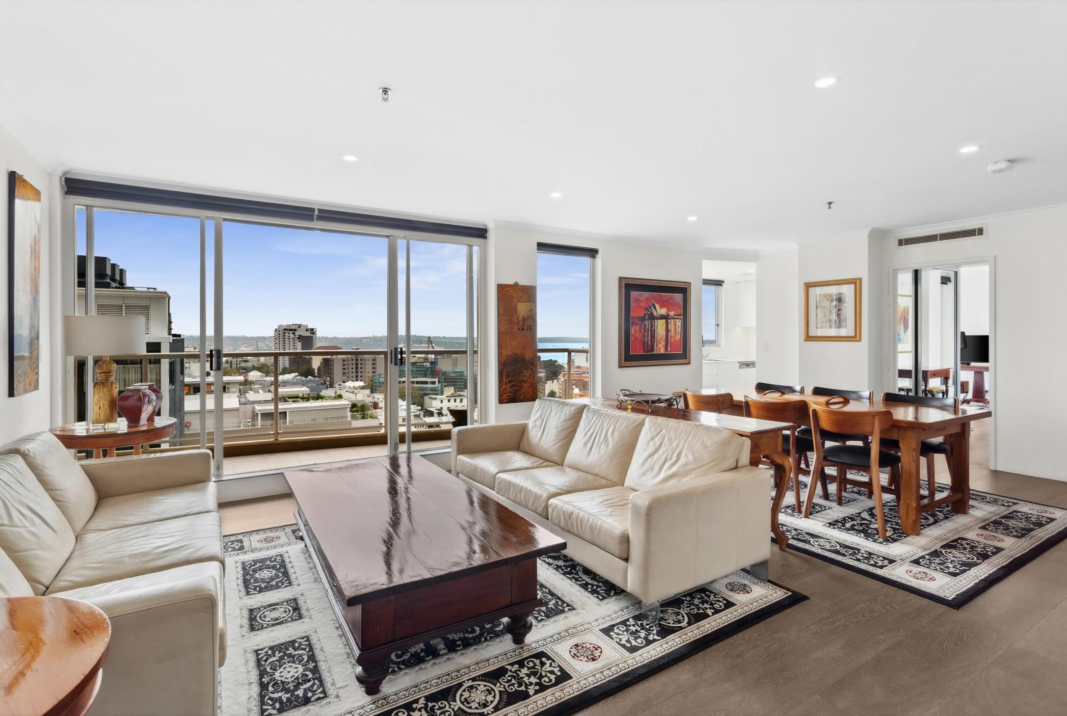 Just bought, Darlinghurst! Hugh and I have just purchased a spacious two-bedroom apartment on the north-east corner of ‘The Elan’ for our client. They fell in love with the captivating views, unbeatable convenience, 24-hour concierge and resort-style facilities.
#pottspoint #elizabethbay