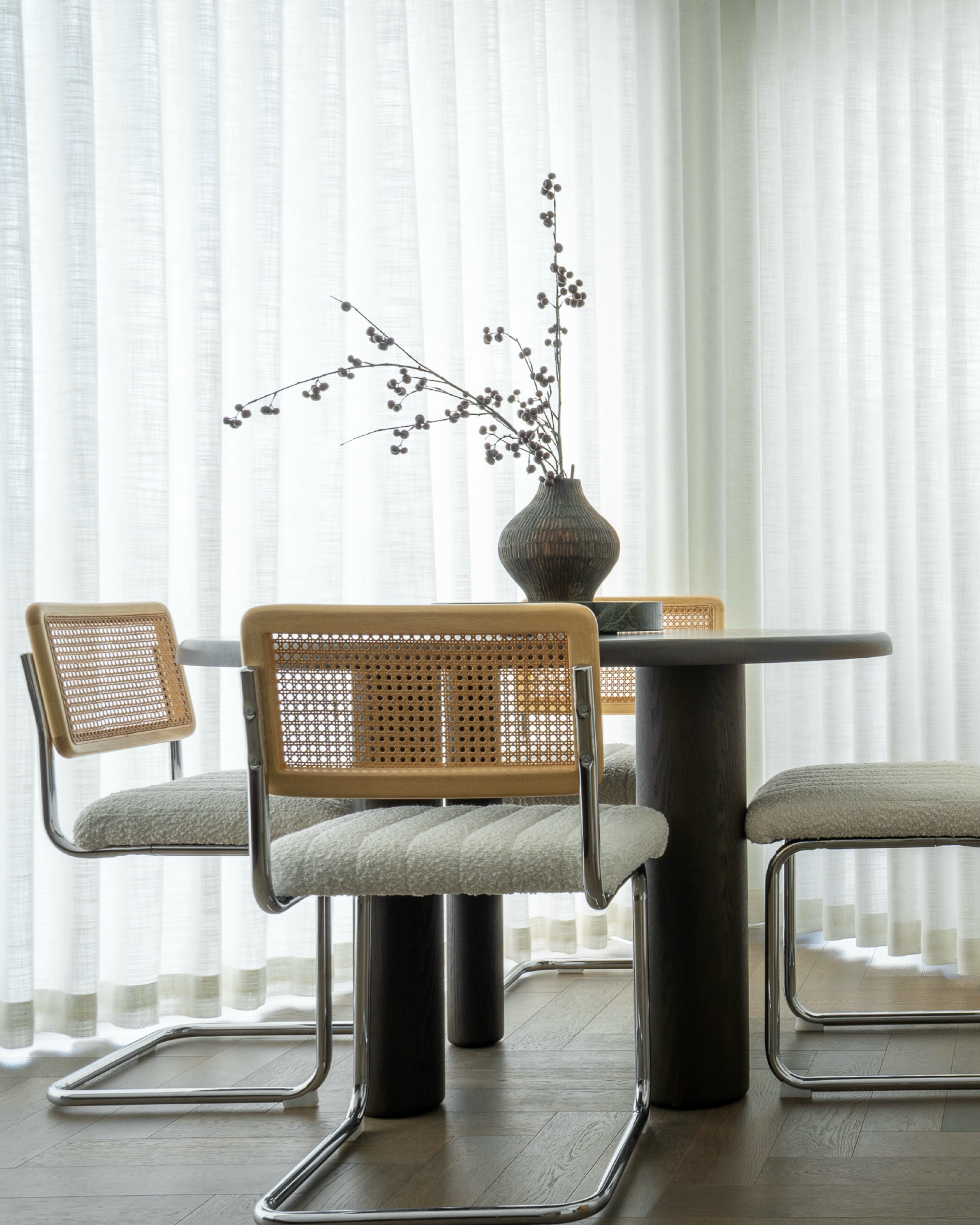 This dining room makes me feel things 😤
From our Mocha Airbnb Penthouse project 🤎
#airbnb #airbnbdesign #interiorstyling
