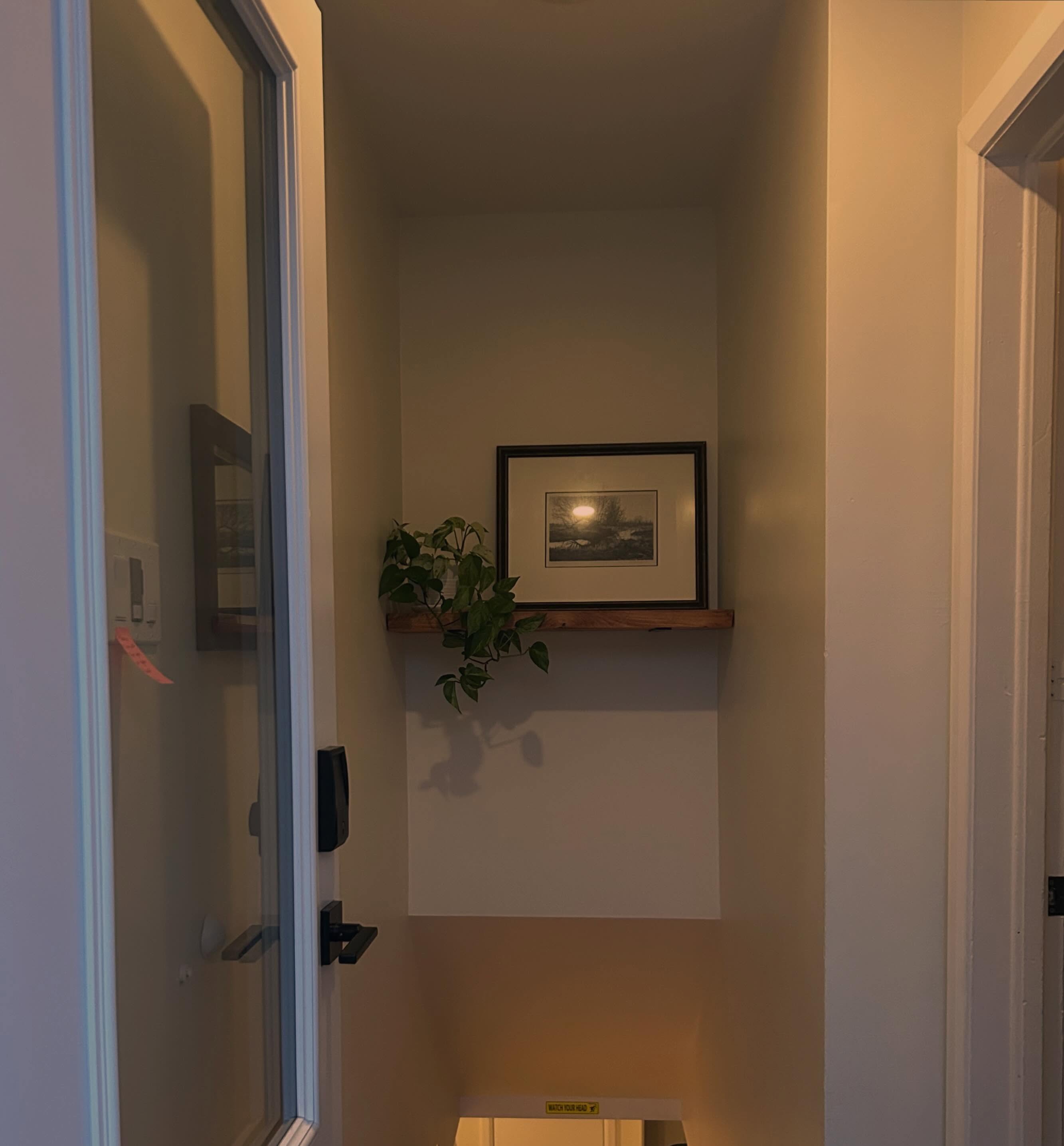 This little shelf brought height, texture, and personality to an otherwise overlooked entrance. A framed artwork, a plant, and suddenly the whole space feels more intentional.
And according to our most recent Airbnb guests, the update didn’t go unnoticed. 🌿
#niksenmoods
#cornerxcorner