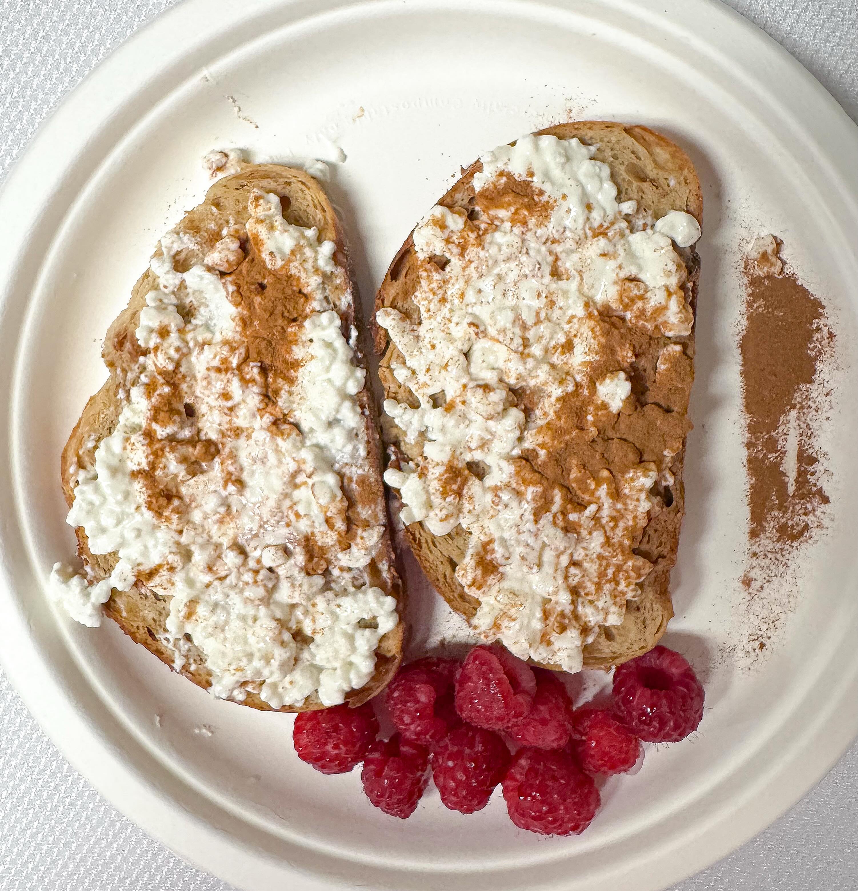 Dreaming of this sourdough cottage cheese toast on this Toast Tuesday with my beloved @good_culture 2% cottage cheese & @traderjoes apple cinnamon sourdough❤️
I was so happier earlier this year when I finally got my hands on the apple cinnamon sourdough bread from @traderjoes. It’s the perfect amount of sweetness with the apple cinnamon flavor and has no raisins (hallelujah)! Plus, a girl loves her sourdough 😍.
While some may say this is more of a breakfast meal, I ate this as a late dinner multiple times during the business of the academic year. Simple, balanced & easily digestible. Paired with raspberries for some color… and extra cinnamon always 😉
I’ll have to restock on this bread next time I go to Trader Joe’s since I haven’t had it since March, but was working on emptying the breads currently in my freezer first 🫶 And as always finding Good Culture Cottage Cheese in stock is always a journey 🙏
#traderjoes #sourdough #cottagecheesetoast #cottagecheese #toast