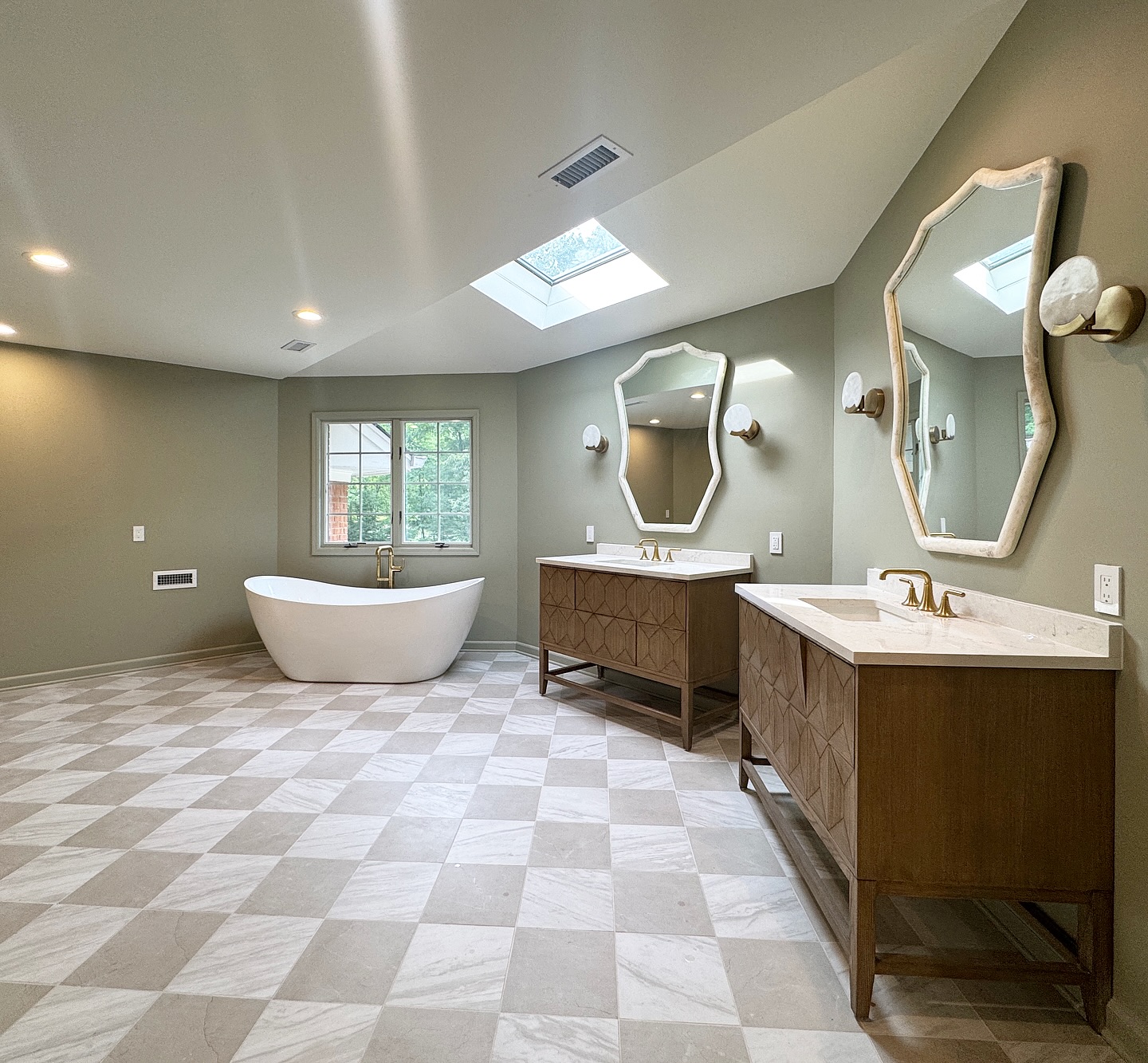 PRIMARY BATH â¨
French Gray @farrowandball
⨠SPECIAL TOUCH PAINTERS LLC â¨
đą 848-248-1012
đ www.SpecialTouchPainters.com
đ§ Contact@specialtouchpainters.com
- Interior & Exterior
- Residential
- Commercial
- Cabinet refinishing
- Wood refinishing
- Wallpaper Install / Removal
- Power washing