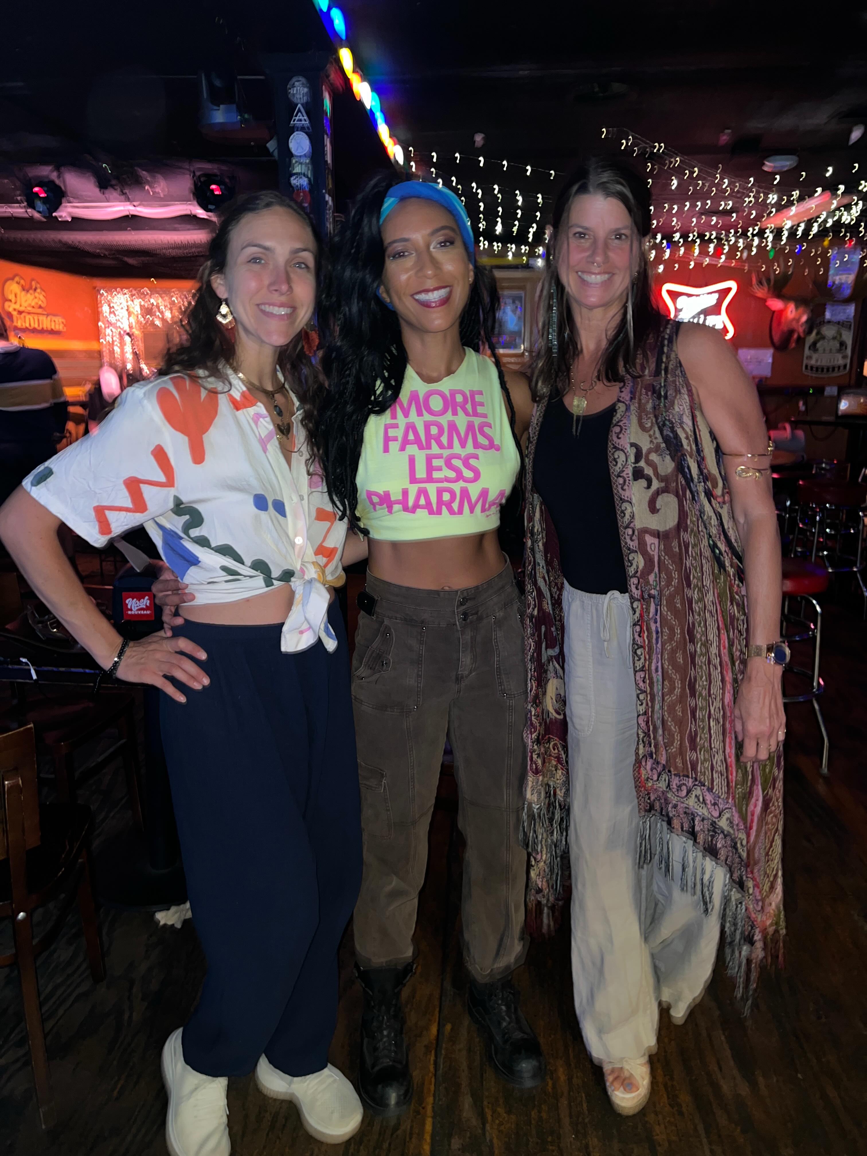 We had a blast as a trio @deeslounge615 last weekend opening for @thegreghoy ⚡️💜🛸Infinite gratitude for all the love + support in one’s orbit. I am a lucky soul with stellar pals 🌟We will be back with another full band show (and our fourth bandmate @dont_fine_me_1 ) on Sunday, June 28th @the5spotnashville opening for @palmghosts at 6 pm 🌴👻✨ #fyp #fypage #foryou #livemusic #nashville