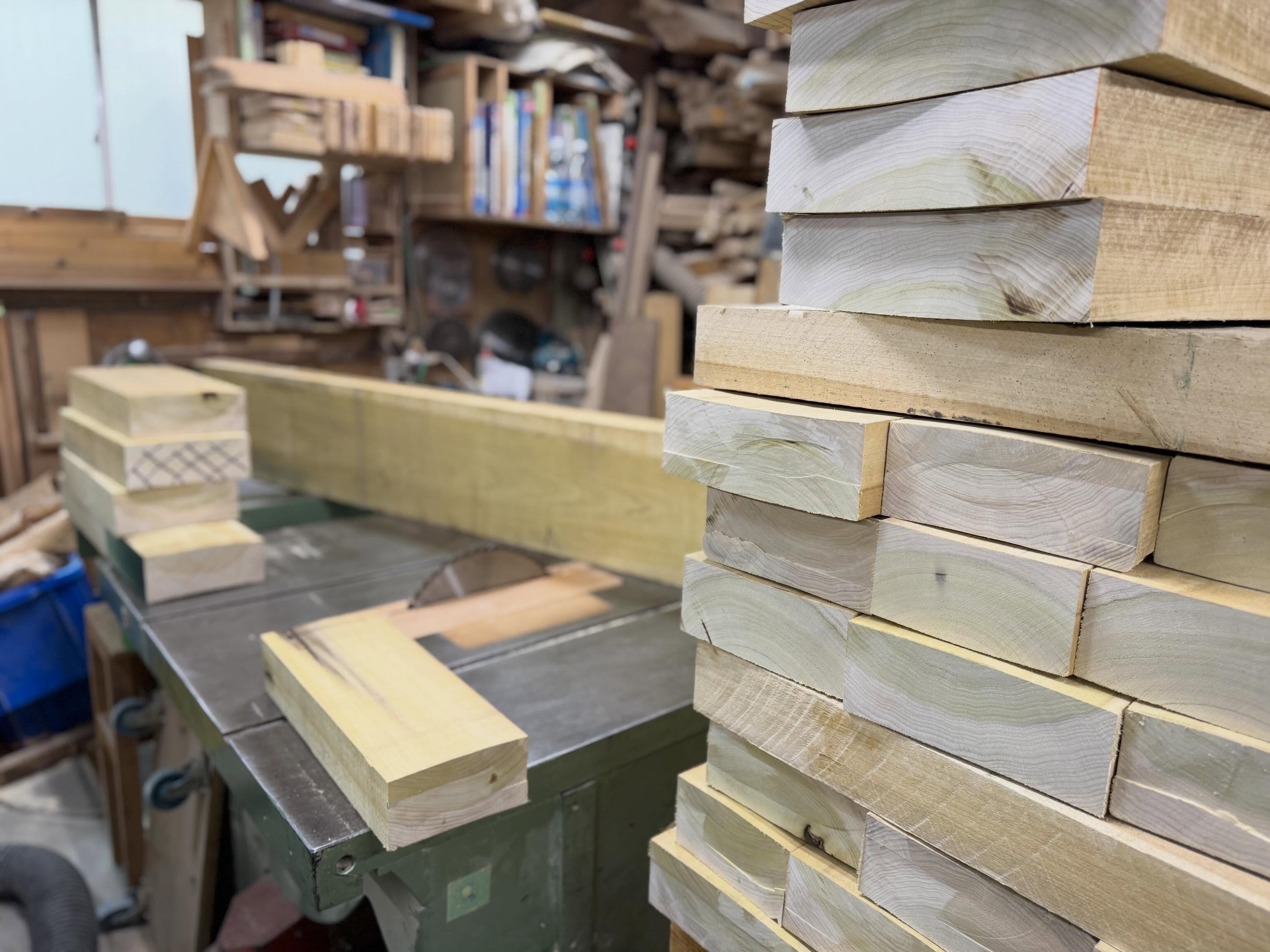 《技術と力》
木取りは、ほぼ格闘技
Laying out cuts on lumber is basically a martial art.
#渡辺木工挽物所 #木工 #挽物 #職人 #八王子