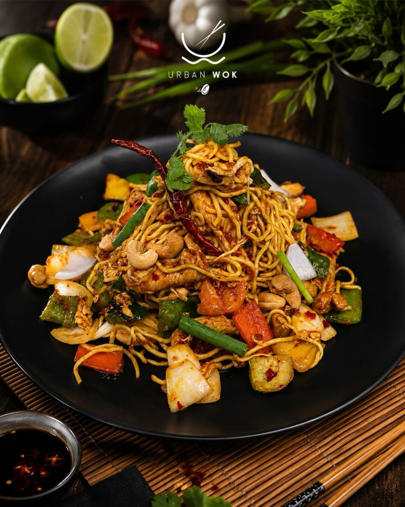 A bowl worth sharing—Chicken with Cashew Nut Sauce & Noodles from UrbanWok
#thaifood #thaicuisine #thaifoodstagram #thai #padthaï