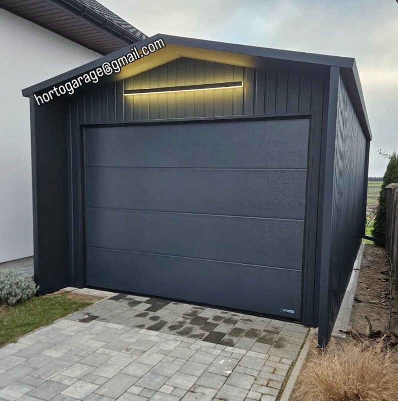 Wir präsentieren unsere Garage
📏Abmessungen:
* Breite: 4,5 m
* Länge: 6 m
* Firsthöhe: 3 m
Farbe:
* Anthrazit matt
🚪🔩Konstruktion:
* solider Stahlrahmen
* Satteldach
* Sektionaltor
* LED-Beleuchtung über dem Tor
✅Vorteile:
* modernes und elegantes Design
* langlebige und witterungsbeständige Konstruktion
🚗🧰🎿Nutzung:
* Autogarage
* Abstellraum für Fahrräder und Motorräder
* Lagerraum für Gartengeräte
* Heimwerkstatt
* zusätzlicher Stauraum
💻📲👨💻 eine ähnliche Garage oder andere Details wünschen, mailen Sie hortogarage@gmail.com, gehen Sie auf den Link in der Bio oder rufen Sie an
📞 +49 177 4242452
📞 +49 152 246 74 361