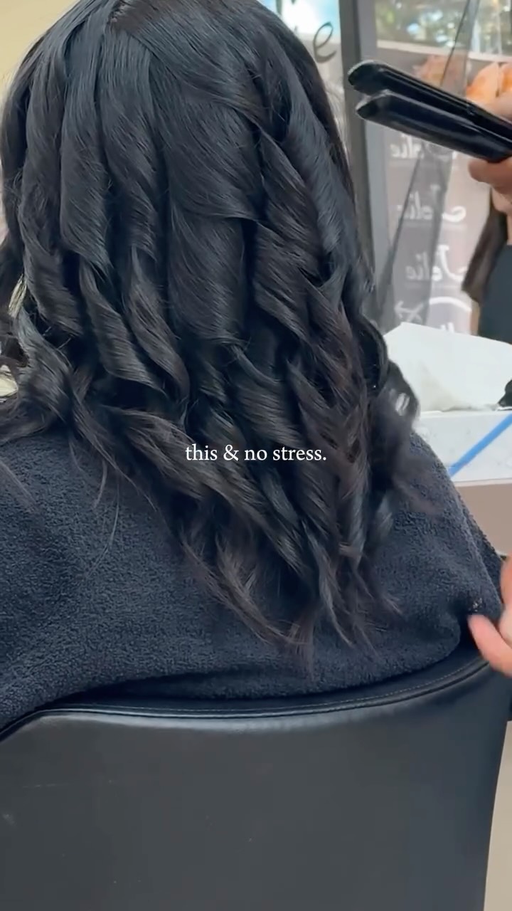 ✨ Questo è… niente stress. ✨
Un momento per te.
Per rallentare.
Per prenderti cura dei tuoi capelli e concederti una pausa dalla frenesia di ogni giorno.
Tra trattamenti, massaggi, pieghe e piccoli gesti di benessere, da Tres Jolie crediamo che la bellezza nasca anche dal tempo che scegli di dedicarti. 🤎
Perché a volte il lusso più grande è semplicemente staccare la spina e uscire sentendosi meglio di come si è entrati.
📍 Ti aspettiamo da Tres Jolie Beauty & Hair Atelier
#nientestress #haircare #selfcare #beautyroutine #parrucchiereroma hairtreatment wellnesshair tresjolie