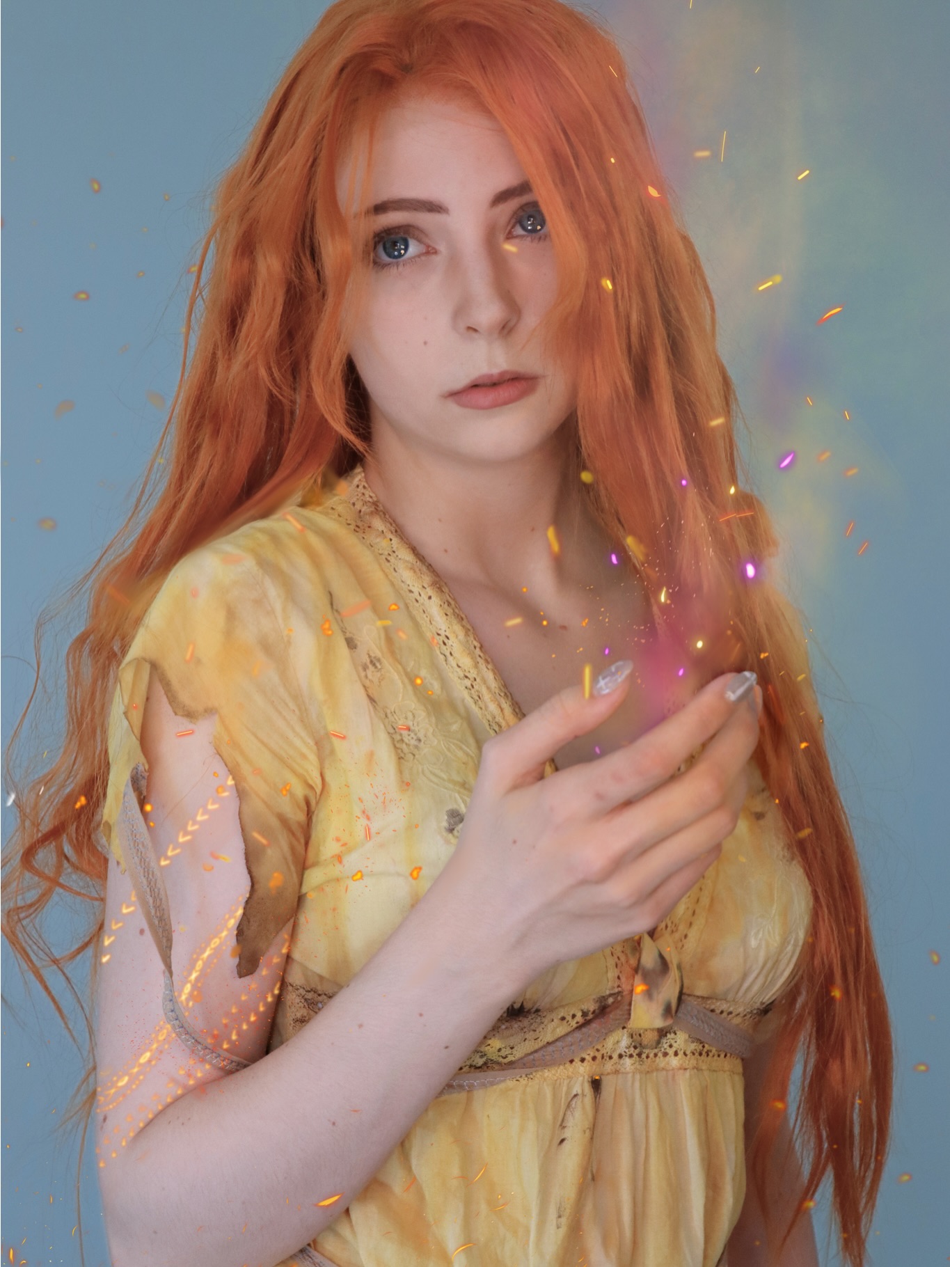 Laufey cosplay ~
I’m so excited for the new god of war game and knew I had to cosplay Faye’s trailer outfit! I threw the dress together in a day by distressing, dying and stitching a thrifted white dress and some old bias tape. My boyfriend adores god of war and got me into it so I’m hoping to do some more gow cosplays in the future!
#godofwar #faye #laufey #cosplay #godofwarlaufey