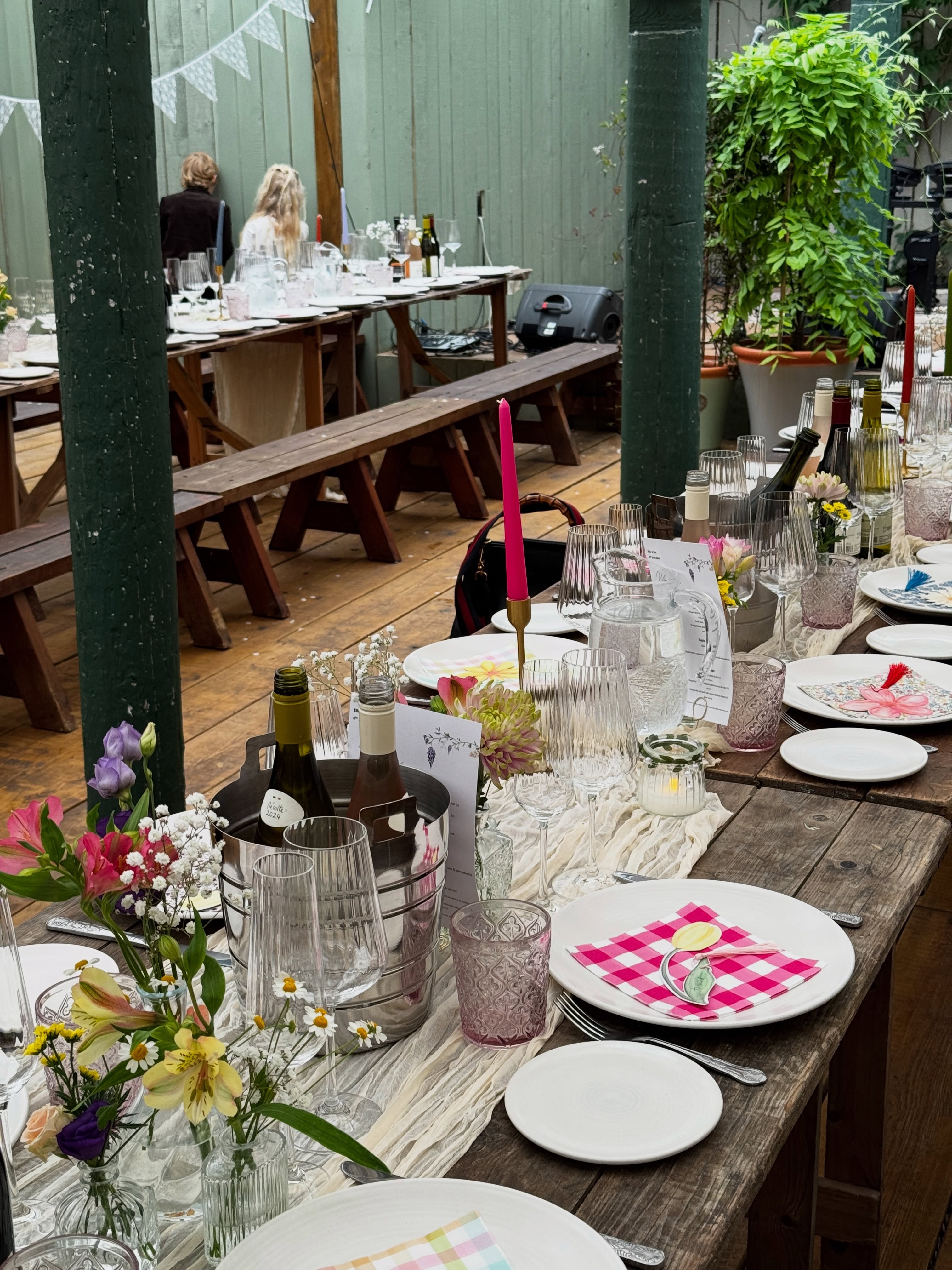 A wet and windy day at @harewoodforestweddings where you’ve really gotta just decide to have a good time. Not many pics cause we were battling the elements, but at least if the weather is bad then all the guests have to be in the same place, and we think it means you get a hell of an atmosphere. Maybe a bit of blitz spirit or something. Yummy menu, yummy gochujang pork belly and pickled radish canapé, excellent team working very hard in the rain! Top work!
#wiltshirewedding #hampshirewedding #dorsetwedding #somersetwedding #bristolwedding