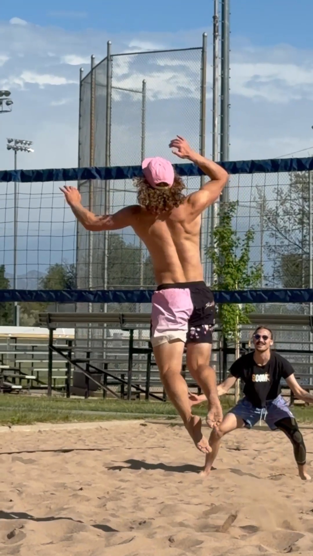 Great defense or sold the clip?
#boomtownvolleyball #avpbeach #sandvolleyball #DenverVolleyball