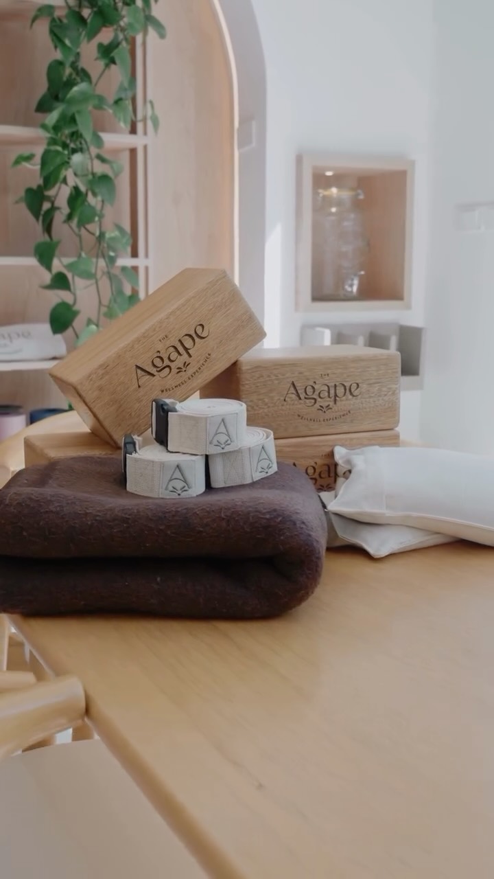 Tu práctica merece elementos que te sostengan, te inspiren y te acompañen en cada movimiento. 🌱
🤍En Ágape tenemos nuestra propia línea de productos de yoga, pensada para que conectes con tu bienestar desde cualquier lugar.
Encuéntralos en nuestro centro o pídelos desde donde estés.
Hacemos envíos a toda Bolivia. 📦🇧🇴
#ProductosYoga #AgapeWellnes #YogaBolivia