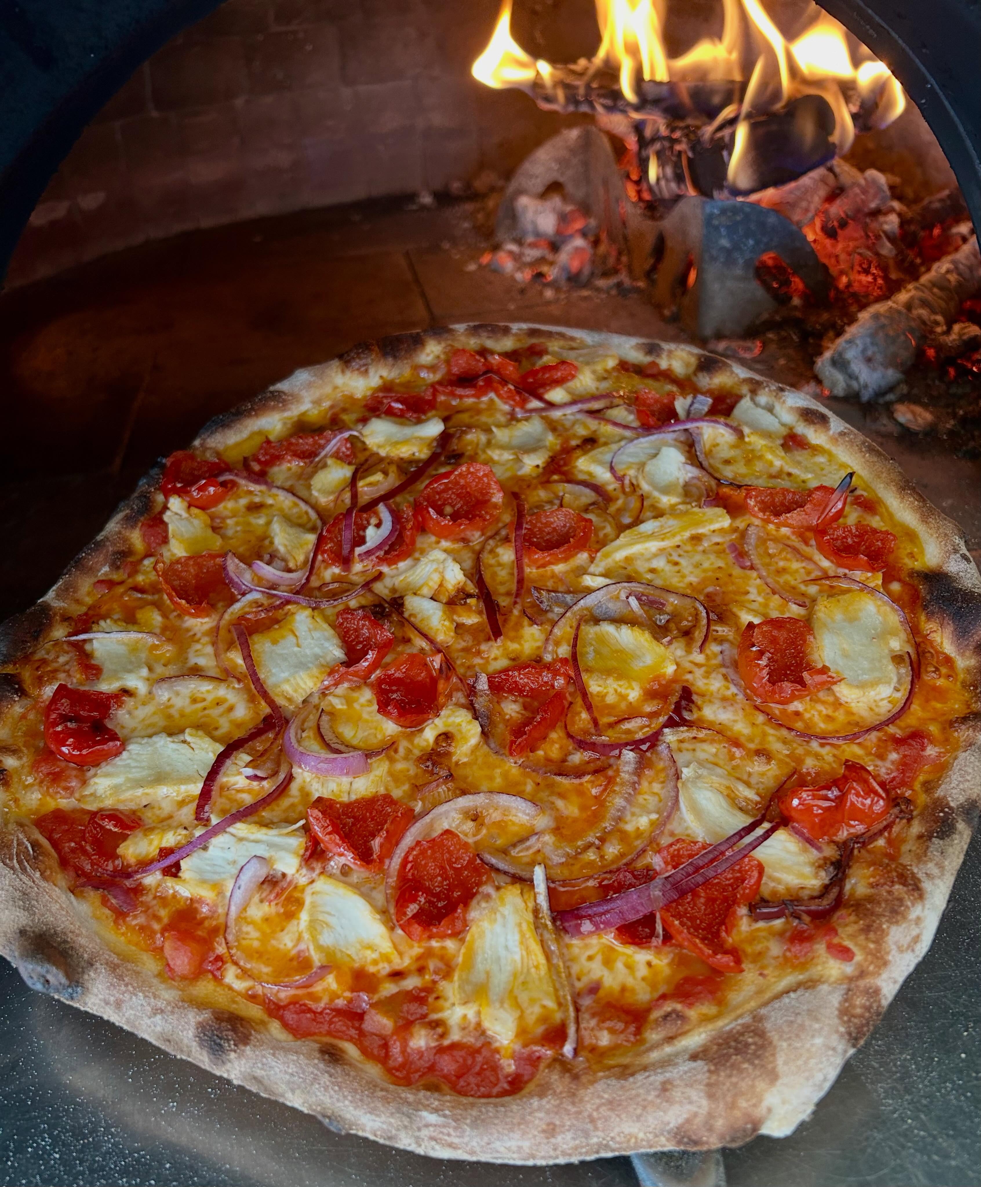 One of my friends creations, “The Pollo ad Ash” 🍕 🌶️
Chicken
Red onion
Sweet piquanté peppers
chilli oil
#pizza #inspired #creative #bespoke