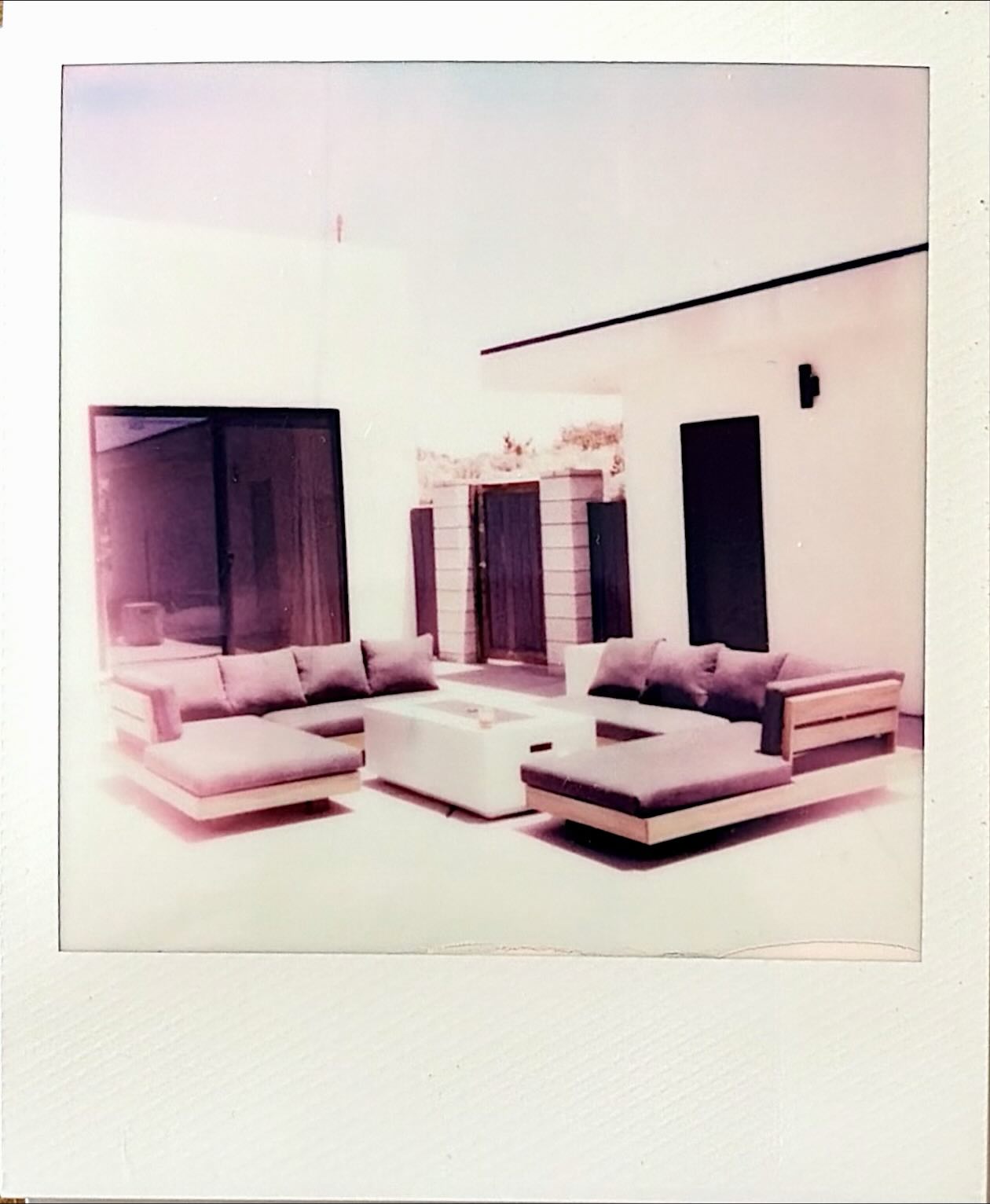 We spent yesterday testing out the new poolside upgrades at Mars Landing. The pool speaks for itself, the new furniture lends a hand to this perfect high-desert layout for long slow, afternoons with nowhere to be, except by the pool @article .
#yuccavalley #desertvacation #host #vacationhomes