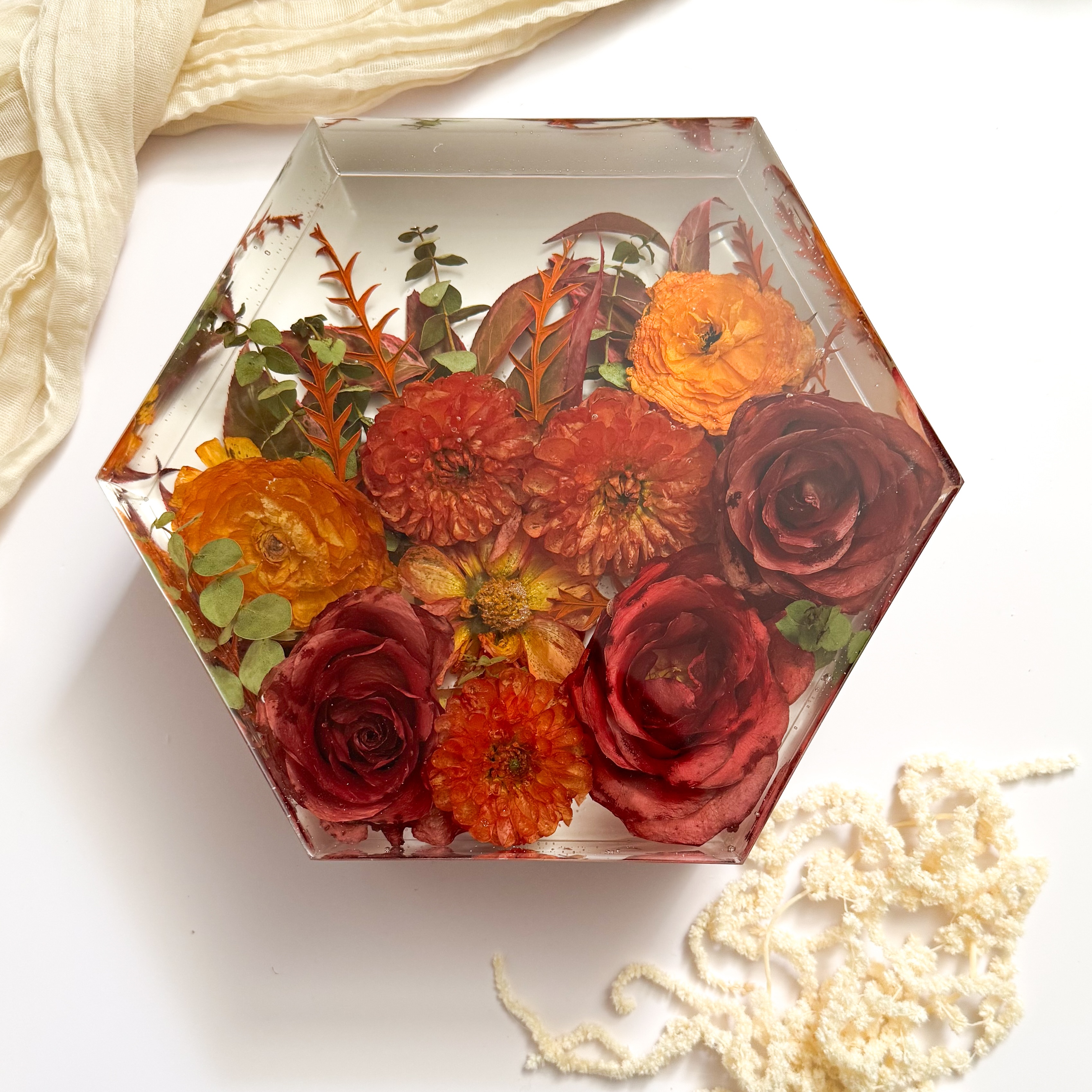 Crystal clear. Beautifully preserved. Crafted to last for generations. ✨
Have your locked in your wedding date? You invested in your wedding flowers, be sure to make them a piece of art!
#flowerpreservation #weddingbouquet #floralpreservation #resineart #weddinggoals