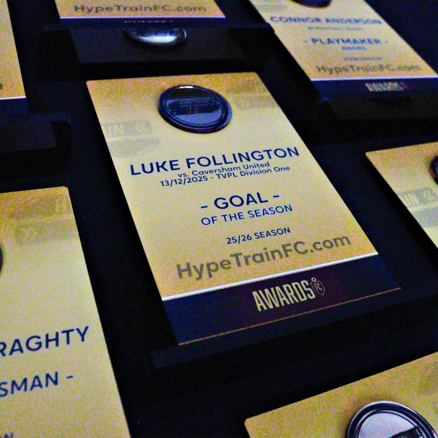 Last night was our end of season awards social, and we'd like to send out a big thank you to the team at @awards_fc for the brilliant designs for our awards again!
Thank you to all of the players for attending a quality night 👏🎉
#HypeTrainFC #Football #GrassrootsFootball #SaturdayLeague #Awards