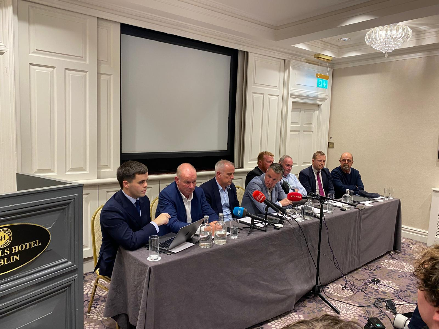 Press Conference right now on publication of #BillKenneally public inquiry into the abuse these victims suffered at the hands of this Basketball Coach.
Summary Note from @DiarmuidBrecknell outlining serious dereliction of duty from Gardai, to Fianna Fàil uncle TD, to religious orders, to social workers. VINDICATED…
Requesting a full public apology for starters.
#billkennealky #heroes #michaelshine #justice