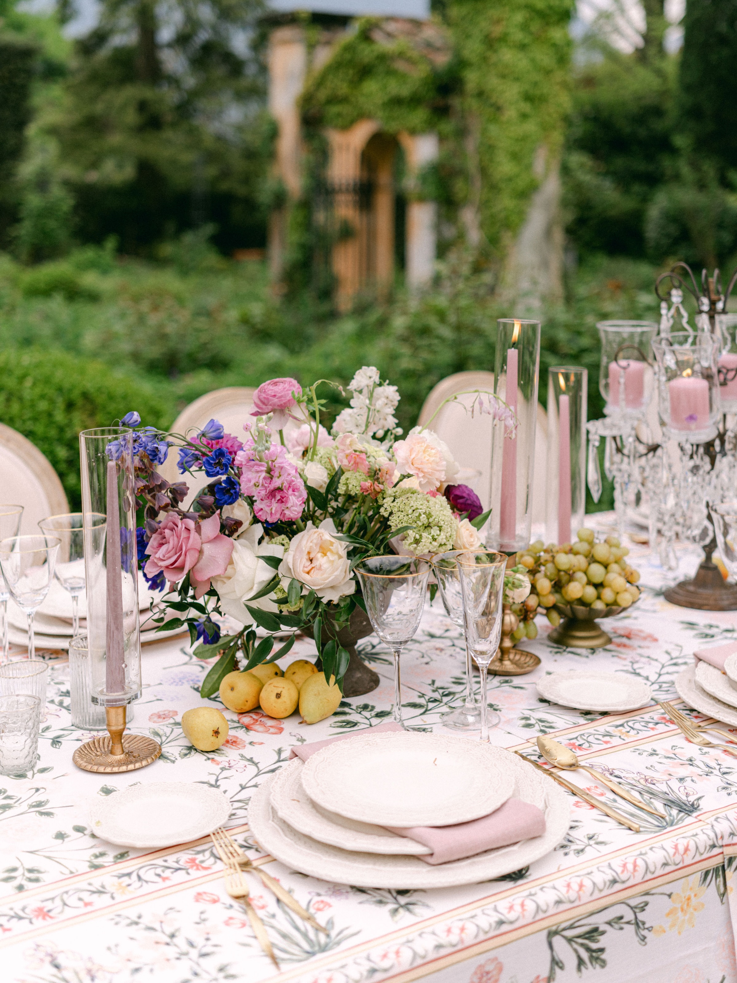 An Italian villa, a beautifully dressed table, and the promise of an unforgettable evening. Some settings need no introduction. 🇮🇹✨#LakeComoWedding #ItalianWedding #DestinationPhotographer #lakecomoweddingphotographer #italyweddingphotographer
.
.
.
Venue | Villa Balbiano | @villa_balbiano
Workshop Host | AMV Retreats | @amv_retreats
Wedding Planning, Styling & Design | AMV Weddings | @amv_weddings
Florist | Flowers Living | @flowersliving
Furniture/Tabletop Rentals | Tableset | @tablesetrentals
Linens | Nuage Designs | @nuagedesignsinc
Stationary | Laura Elizabeth Patrick | @lauraelizabethpatrick