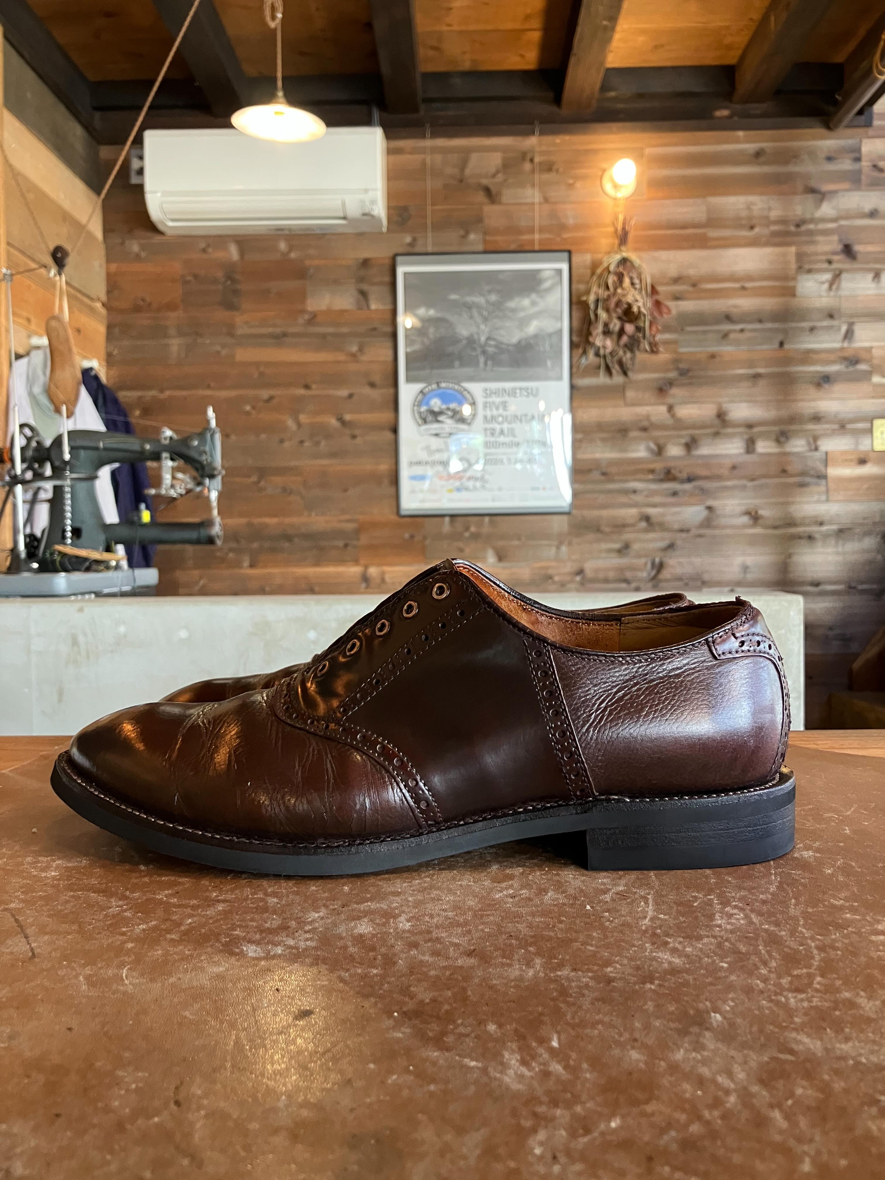 Alden
・オールソール交換
Vibram#2055ソール
Vibram#2055ヒール
かかとのアゴのラインはフットバランスヒールの形をトレース。
ありがとうございます。
ーーーーーーーーーーーーーーーーーーーーーー
当店は宅配修理依頼も承ります。まずはお気軽にお問い合わせ下さい。注)当方フォロー外からのDMはリクエストとして受信されますが、アプリの仕様上プッシュ通知されず見落として返信が遅れる場合があります。お急ぎの方はメールもしくは電話でお問い合わせ下さい。
KADO shoe repair & crafts
新潟県新潟市中央区沼垂東3-1-16
TEL 025-256-8014
E-MAIL info@nuttari4kado.com
#靴修理 #shoerepair #新潟市 #沼垂 #沼垂テラス商店街