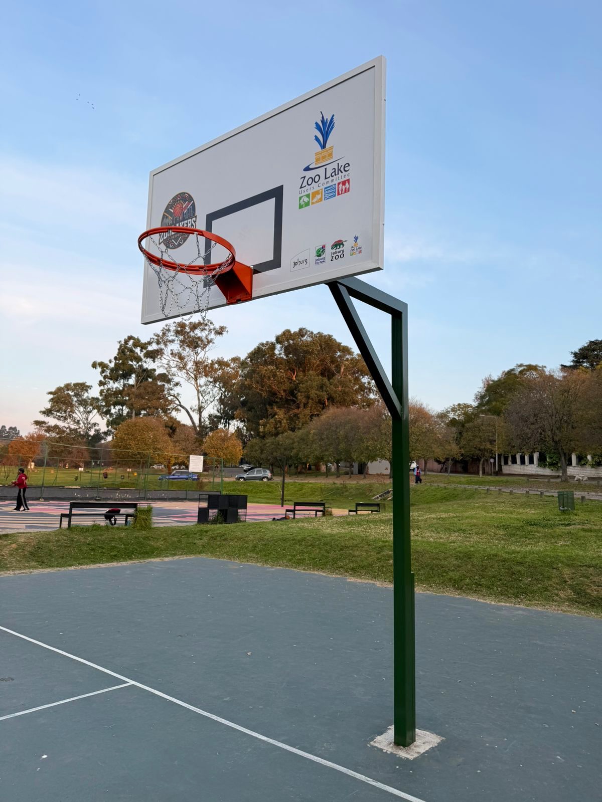 New hoops for the ZooLakers! 🏀
We’ve just refurbished and rebranded the hoop backboards on the green ‘Zoo Lake Court’ - the home of the ZooLakers. The two new backboards on the court are vinyl wrapped and proudly carry the ZLUC and ZooLakers logos. After more than 20 years of wear and tear, as part the upgrade, we’ve also replaced the entire pole and frame.
We’d like to give a big shout out to the players themselves who also rallied together to help contribute funds towards this refurbishment. It’s great to see park users contributing to its regeneration. 🙏
What do you think of the new ZooLakers logo? ⛹🏽