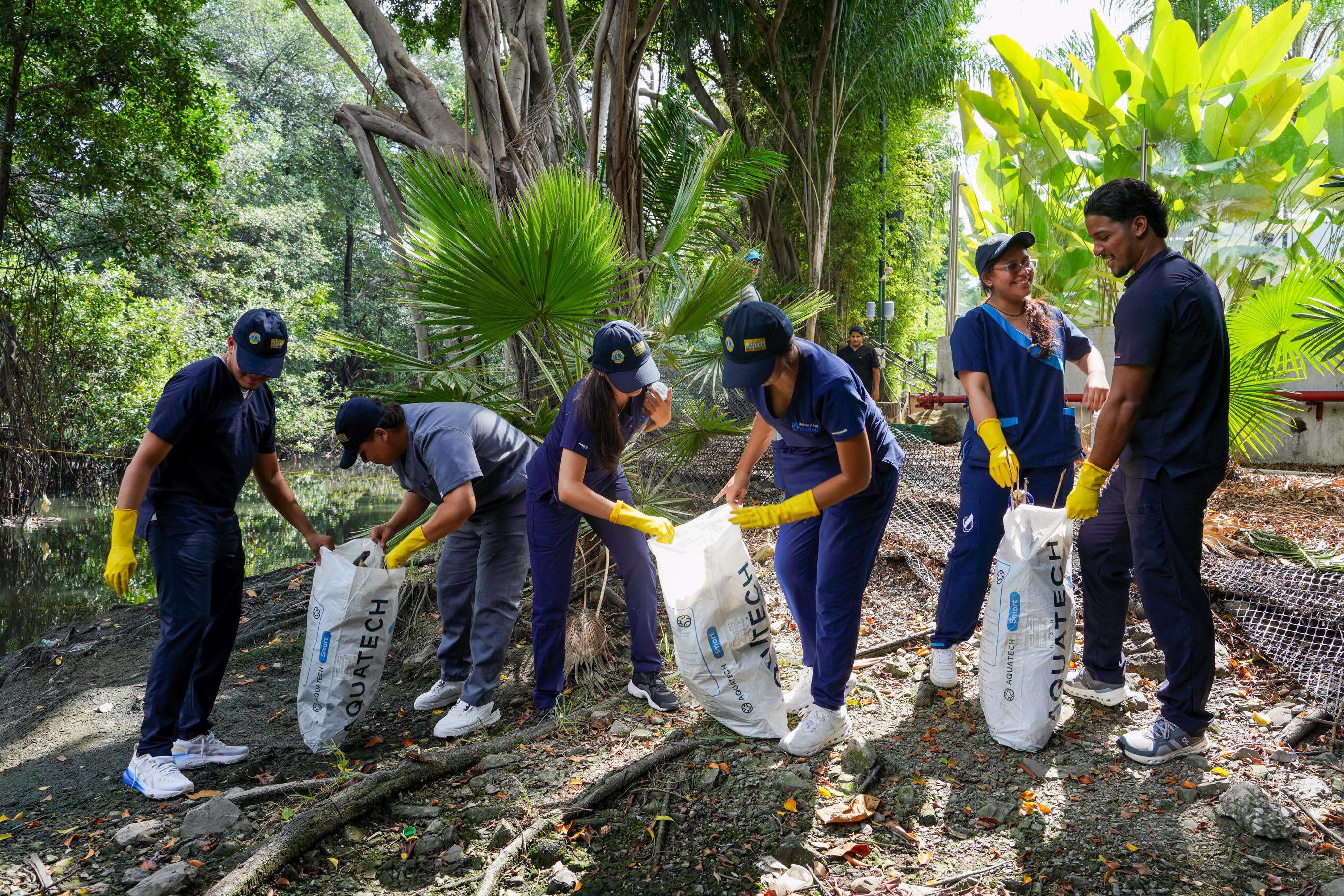 En conmemoración del Día Internacional del Ambiente, nuestros estudiantes participaron en una jornada de limpieza y reforestación junto al Ministerio de Ambiente y Energía.🌱
En ECOTEC, formamos profesionales comprometidos con la transformación positiva de su entorno.