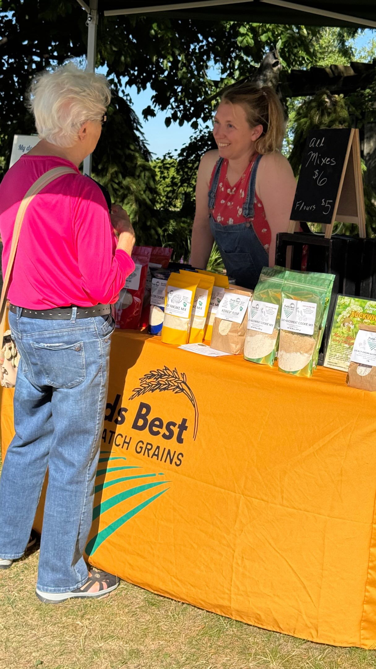 It is market season and you can find us at three different markets! Tonight, and every Tuesday, we are at @larryvillegardens from 4-7pm. Live music, 20 vendors, a farmstand with kombucha on tap, and live music! Head over and get Fields Best flours and baking mixes. Kernza, buckwheat, rye, and more!!!