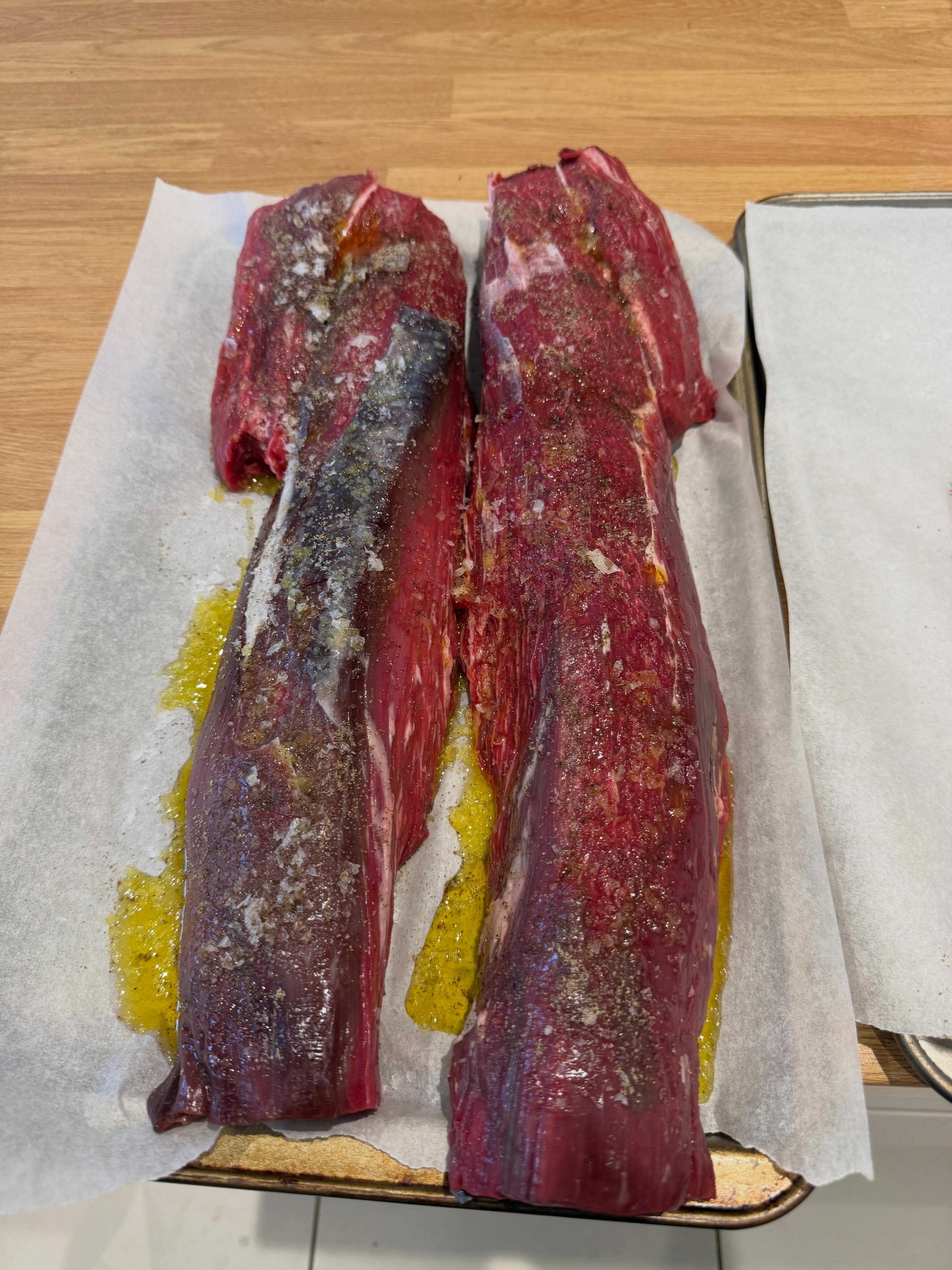 Some lovely dry aged fillet and whole sides of Scottish salmon 🍣, some of the produce that has arrived for my buffets this weekend.
#premium #premiumquality #privatechef #personalchef #cotswolds