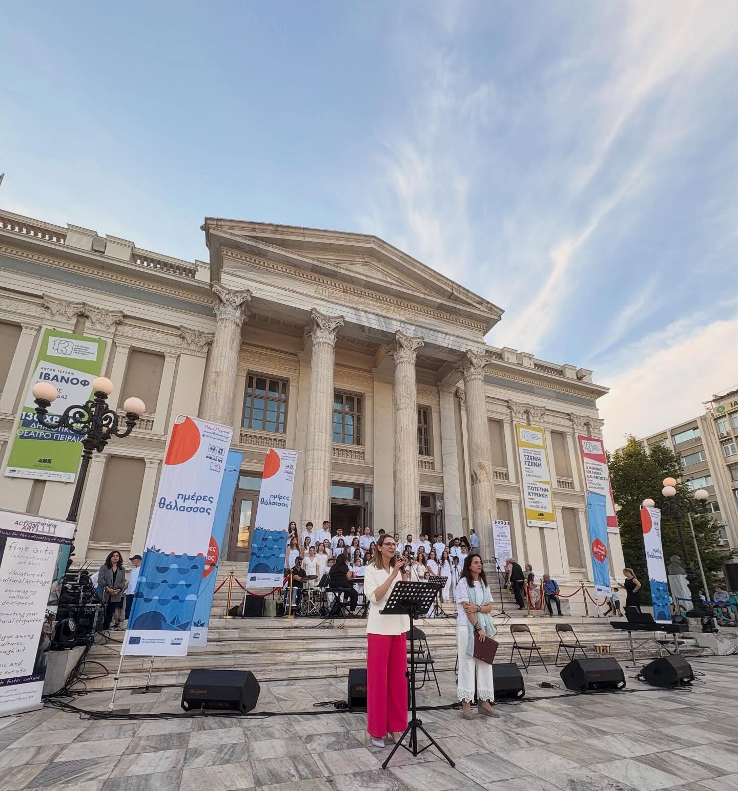 🌊🎶 Cu profundă recunoștință, mulțumesc Clubului UNESCO Piraeus & Islands pentru invitația de a reprezenta Federația Europeană și Nord-Americană a Cluburilor și Asociațiilor pentru UNESCO la festivalul internațional „The Songs of the Sea”, desfășurat la Atena, Grecia.
A fost o adevărată onoare să particip la un eveniment care reunește muzica, cultura și valorile UNESCO într-un mesaj comun de pace, dialog și înțelegere între popoare. Vocile copiilor și ale artiștilor participanți ne-au reamintit că marea nu doar desparte țărmuri, ci unește oameni, culturi și generații.
Felicitări organizatorilor, participanților și tuturor celor care contribuie, prin artă și educație, la construirea unei lumi mai apropiate și mai armonioase.
„Marea ne unește, cultura ne inspiră.” O idee care a prins viață în fiecare moment al acestui festival memorabil.
#UNESCO #PiraeusAndIslands #TheSongsOfTheSea #CultureForPeace #ENAFCAU #UNESCOClubs #Athens #ianastantieru #Greece #CulturalDiplomacy