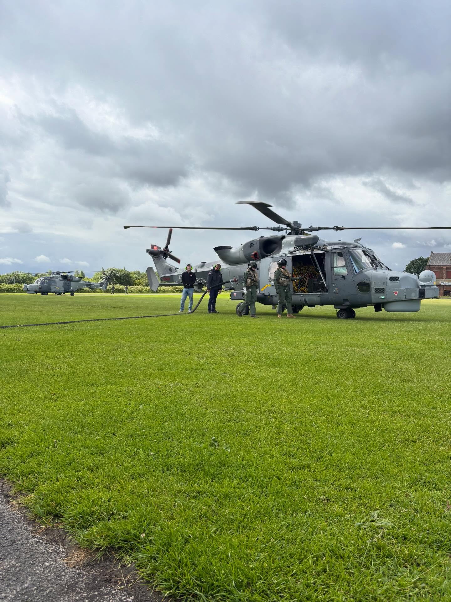 TALON FORMATION 3x Wildcats (AW159) ๐ from 825 Naval Air squadron @royalnavy dropping into Barton for a speedy rotors running refuel โฝ๏ธand a bite to eat #bartoneats ๐๐
๐ธ @dandan.heliman
#wildcat #aw159 #rotorsrunningrefuel #militaryaviation