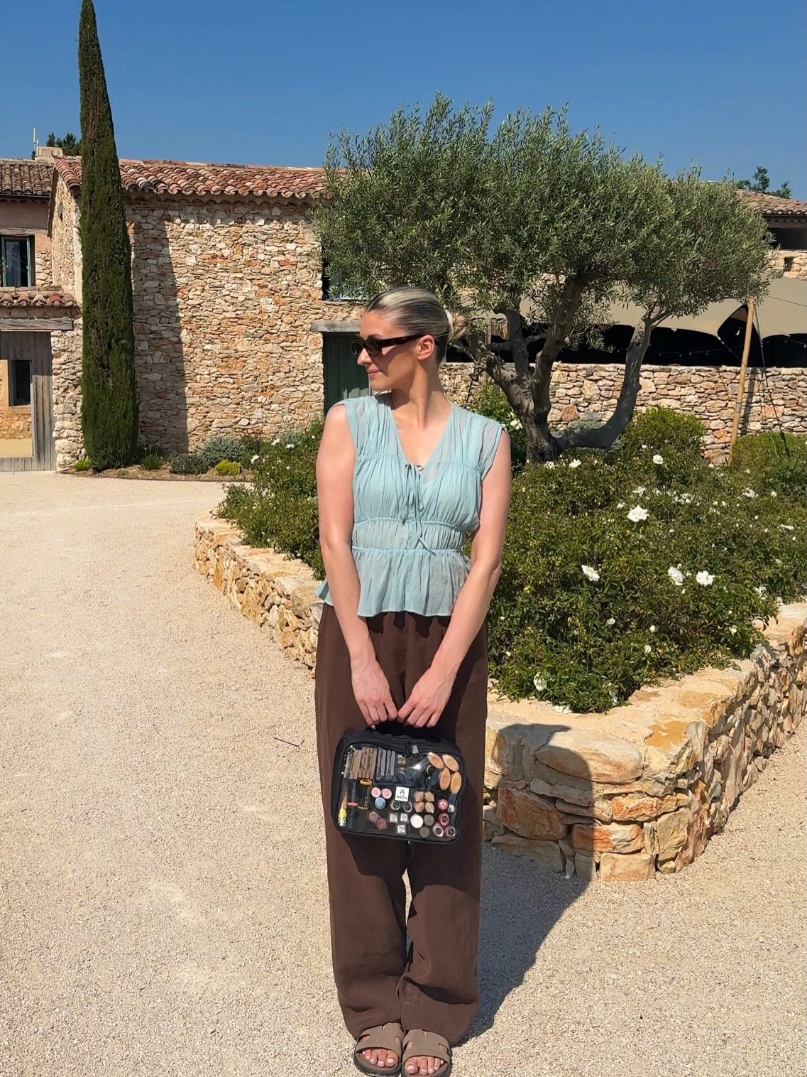 Nah how is this my job…
Little dump from 2 nights in Provence for my gorgy bride Kel ✨
At the most beautiful venue I’m manifesting I’ll be working at again… @lagrangedejavon
@lecocktail.nomade
@provenceclassics.co
@celebrantinprovence
@_lheuredoree
@megpyatt_reedhair
#destinationmakeupartist #provence
Destination makeup artist Provence wedding
Destination MUA
South of France wedding makeup