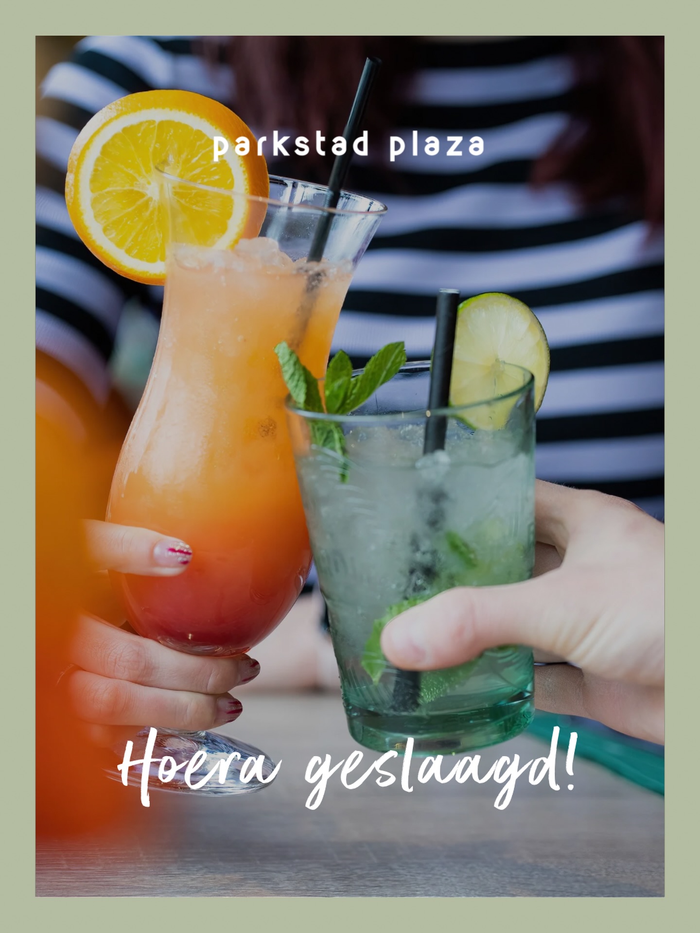 ๐ HOERA, GESLAAGD! ๐๐ฅณ
Geslaagd voor je examens? Dan is het tijd om dat te vieren! ๐ฅณ
Parkstad Plaza trakteert alle geslaagden op een gratis mocktail! Na al dat leren, stressen en wachten op de uitslag heb je wel iets lekkers verdiend.
Kom samen met vrienden en familie proosten en geniet van een culinaire wereldreis langs onze wereldkeukens. ๐๐ฝ๏ธ
Hoe werkt het?
๐ Bezoek Parkstad Plaza tussen 13 juni en 13 juli
๐จโ๐ฉโ๐ง Minimaal 2 betalende volwassenen
๐ Laat een geldig bewijs zien dat je geslaagd bent
๐ช Ontvang een speciale drankmunt voor een gratis mocktail
Van harte gefeliciteerd met deze mooie mijlpaal. We zien je graag om samen te proosten! ๐ฅ