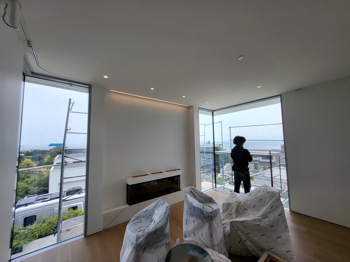 🌊 Ocean views. Mountain air. A home that matches every bit of it.
We just wrapped up this beautiful residential project on Vancouver Island and we are so proud of how it turned out. Custom lighting throughout, designed to enhance the natural light, the views, and the stunning finishes this home deserves.
Bonus? Great lighting isn't just beautiful to live with. It adds real value to your home.
➡ Better ambiance
➡ Higher resale value
➡ A space that feels as good as the view outside
You already live somewhere incredible. Let your home show it. 🏡✨
📩 DM us or call 1-250-277-3588 to get started.
👉 See our full portfolio at the link in bio.
#FourPeaksPower #ResidentialLighting #VancouverIsland #OceanViewHome #VictoriaBC #HomeUpgrade #LightingDesign #CustomHome #PNWLiving #HomeRenovation #LocalElectrician #ElevateYourHome
