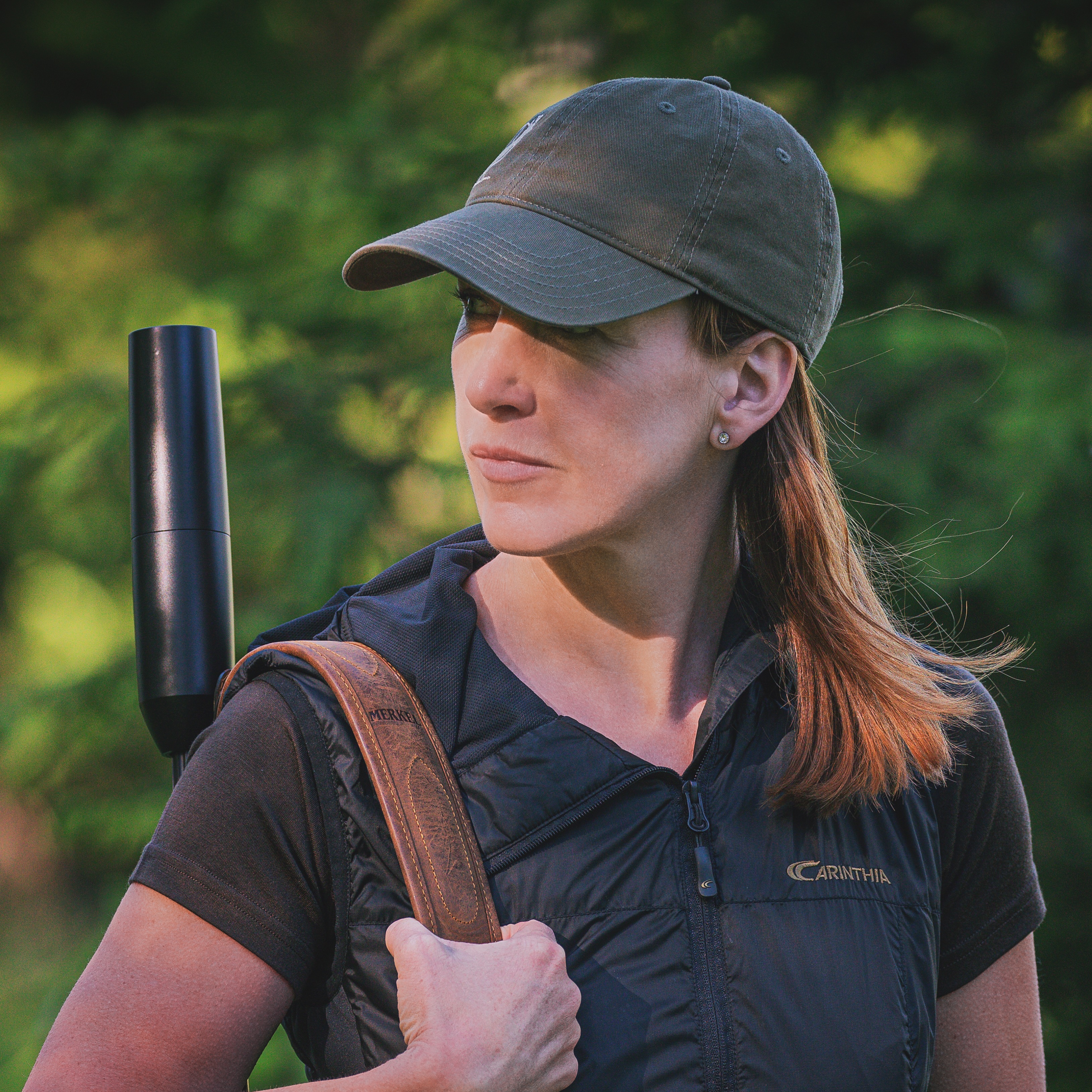 🌲 Leise unterwegs. Konzentriert im Moment. Mit funktioneller Carinthia-Bekleidung @carinthiahunting @carinthiapro und der eleganten Merkel Kipplaufbüchse @merkelhunting beginnt Jagd dort, wo Ruhe, Natur und Leidenschaft aufeinandertreffen.
#Carinthia #Merkel #Jagd #Pirsch #huntress 🦌🍃📸