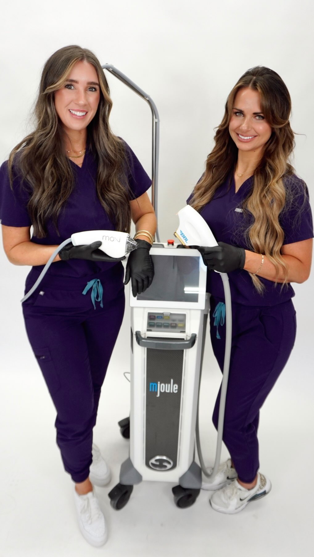 No gatekeeping around here.. “How do you age so naturally?”
Respectfully… we don’t 😂
BBL, HALO, Sculptra and retinol + Botox are doing a lot of the heavy lifting. 🫣💪🏼
#pnwmedspa #lcvalley #medspa #medspalife #medspahumor