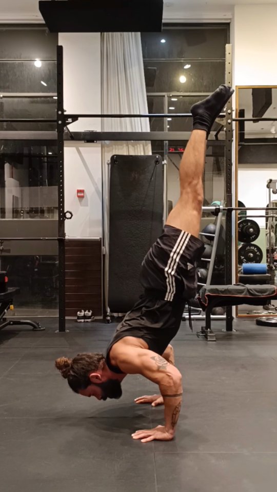 Handstand push-ups. One take
#calisthenics #handstandpushups #hspu #bodyweight #strengthtraining