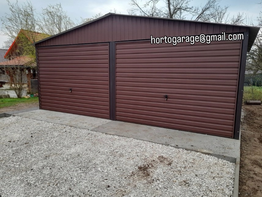 Wir präsentieren unsere Doppelgarage
📏Abmessungen:
* Breite 6 m,
* Tiefe 5 m,
* Firsthöhe 3 m.
Farbe: Dunkelbraun (Nussbaum).
🚪🔩Konstruktion:
* Solide Stahlkonstruktion aus geschlossenen Profilen.
* Wände und Tore aus Trapezblech mit horizontaler Sicke.
* Satteldach für einen effektiven Wasser- und Schneerabfluss.
✅Vorteile:
✔ Platz für zwei Autos.
✔ Langlebigkeit und Witterungsbeständigkeit.
✔ Modernes Design.
🧰🚗🎿Verwendung:
* Garage für zwei Autos,
* Werkstatt,
* Lager für Werkzeuge und Ausrüstung,
* Hauswirtschaftsraum.
💻📲👨💻 eine ähnliche Garage oder andere Details wünschen, mailen Sie hortogarage@gmail.com, gehen Sie auf den Link in der Bio oder rufen Sie an
📞 +49 177 4242452
📞 +49 152 246 74 361