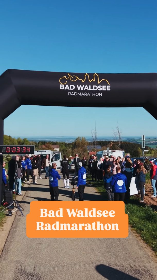 𝗘𝗶𝗻 𝗧𝗮𝗴. 𝗩𝗶𝗲𝗿 𝗦𝘁𝗿𝗲𝗰𝗸𝗲𝗻. 𝗘𝗶𝗻 𝗴𝗲𝗺𝗲𝗶𝗻𝘀𝗮𝗺𝗲𝘀 𝗭𝗶𝗲𝗹. 🚴♂️
Am 26. September 2026 feiern wir gemeinsam den
Bad Waldsee Radmarathon. Ob 80 km Genuss-Tour, 100 km Gravel, 125 km Straße oder 205 km Radmarathon – hier findet jeder seine Herausforderung.
Mit Verpflegungsstationen, einzigartiger Atmosphäre und einem großen Zielbereich wird der Tag zu einem echten Fest des Radsports.
𝗛𝗶𝗲𝗿 𝗴𝗲𝗵𝘁'𝘀 𝘇𝘂𝗿 𝗔𝗻𝗺𝗲𝗹𝗱𝘂𝗻𝗴 – 𝗹𝗲𝘁'𝘀 𝗴𝗼! 🚴♀️🔥
👉 www.badwaldsee-radmarathon.de