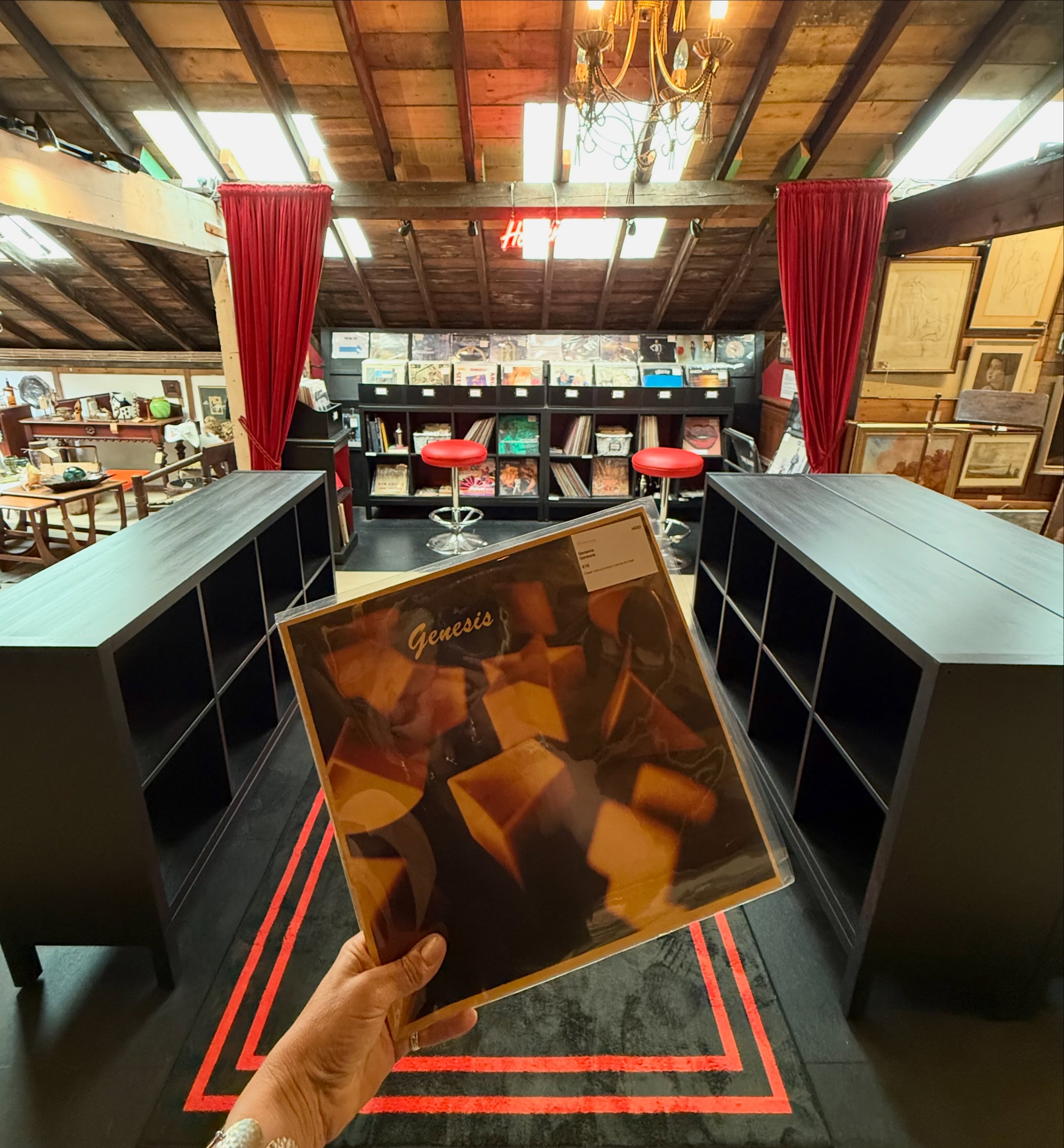 If you love vintage vinyl @hootenannyrecords are extending their space in The Loft :) Tomorrow will see new stock added to the shelves! Don’t miss out! #followus #sharepost