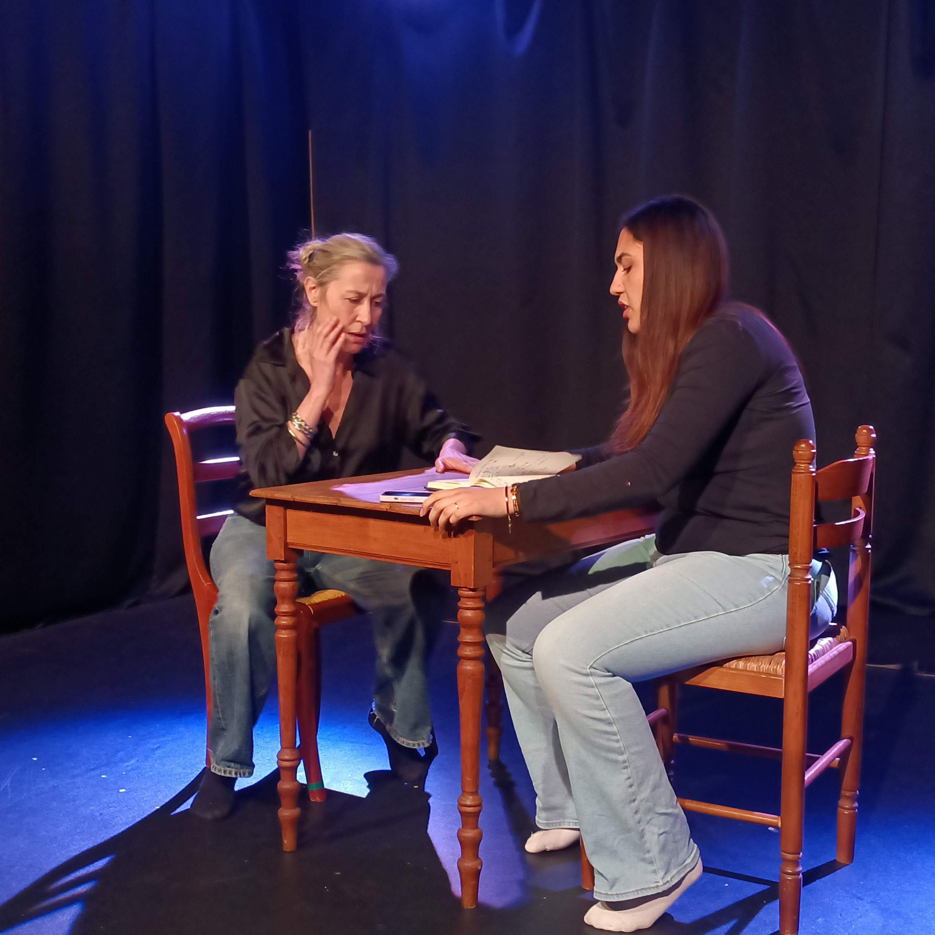 Notre Festival La Tribu se la joue approche
Samedi 14 juin 2026 à 21h00
Atelier Improvisation adultes.
LE FEMINISME POUR LES NULS
Mise en scène : Gweltaz LAVANAN
Le féminisme est un mouvement politique, social et culturel visant à promouvoir l'égalité entre les femmes et les hommes dans tous les domaines de la société. Il cherche à défendre les intérêts des femmes, à étendre leurs droits et à mettre fin aux discriminations et à l'oppression systémique.
C'est trop large comme sujet?
Voyons ce que nos improvisateurs pourront vous proposer pour réfléchir sur le sujet avec humour, émotion et inspiration. 14 comédiens viennent vous partager leurs visions du féminisme et leurs priorités pour ce combat !
Avec : Audrey AZEMAR, Cédric CHARBONNEL, Zineb CHEKHCHE, Antoine CRENN, Sandrine DEMOUGEOT, Tcheki MIGLIORE, Françoise MOURET, Cefora NSUKA, Anaïs PAILHE-BELAIR, Emma PHILBEE, Agathe RIBEREAU-GAYON, Hamza TADHAK, Soufiane TAHIRI et Elise VARD
Billetterie : https://www.helloasso.com/associations/ideals-theatre/evenements/festival-la-tribu-se-la-joue-juin-2026
#théâtre #improvisation #spectacle #spectaclevivant #bordeauxmaville #sortiràbordeaux #festival