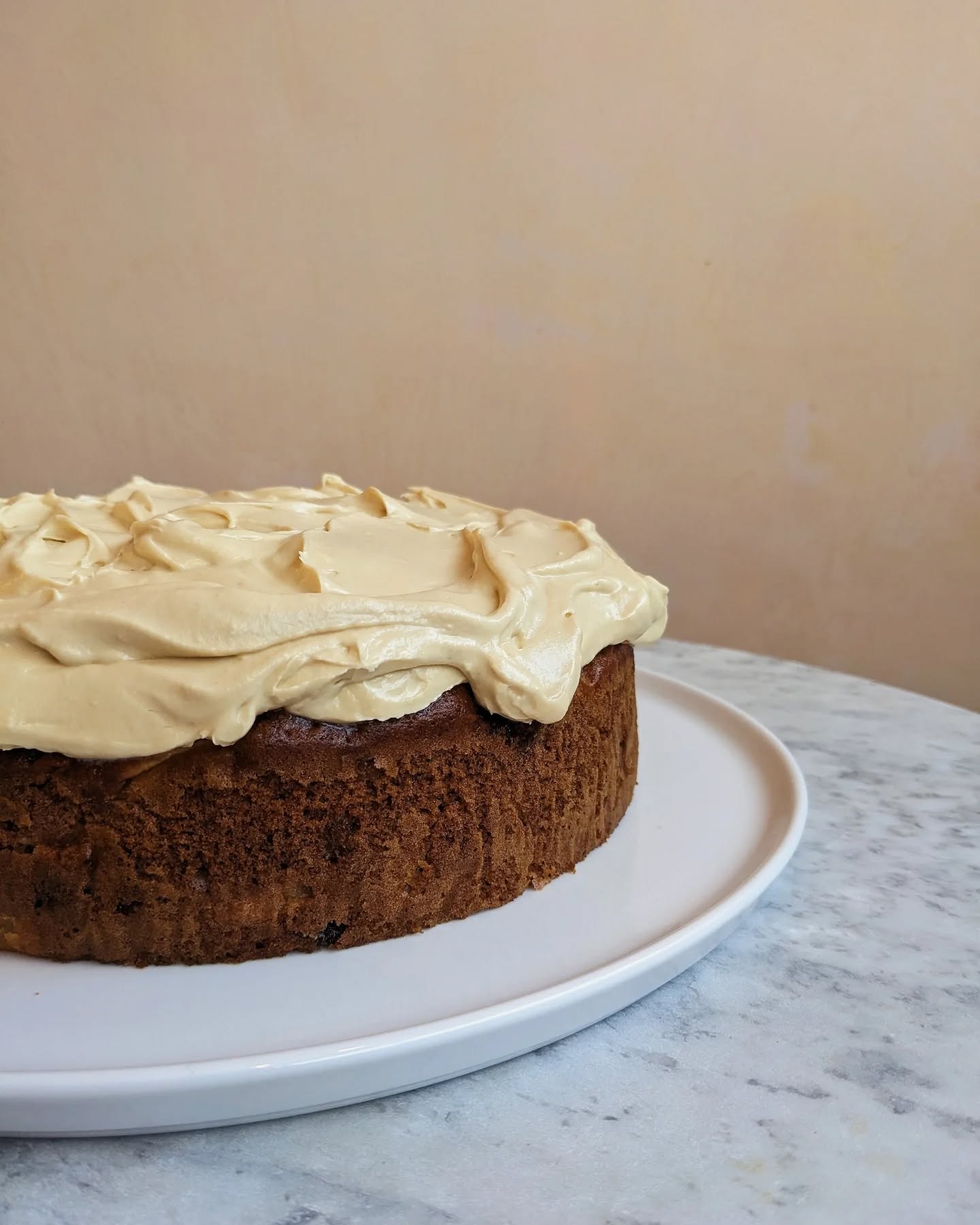 Apple Maple Cake on the bar today, if you need a little Friday pick-me-up... 👌🏻
@visitarundel @tarrantstreetindependents @discover_sussex @sussexstories @sussexbytheseaarun #junipercafearundel #cafeandbakeryarundel #arundelwestsussex #visitarundel #cakeandcoffeearundel