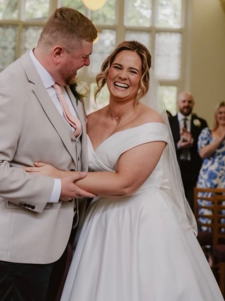 Absolutely beautiful Chloe 👰🏼♀️✨
Congratulations to this lovely couple! How stunning does Chloe look in her gown. Such a lovely bride it was our pleasure to help her find her dream gown 🖤🥂
#realbride #bride #newlywed #bridalboutiques #plaindress