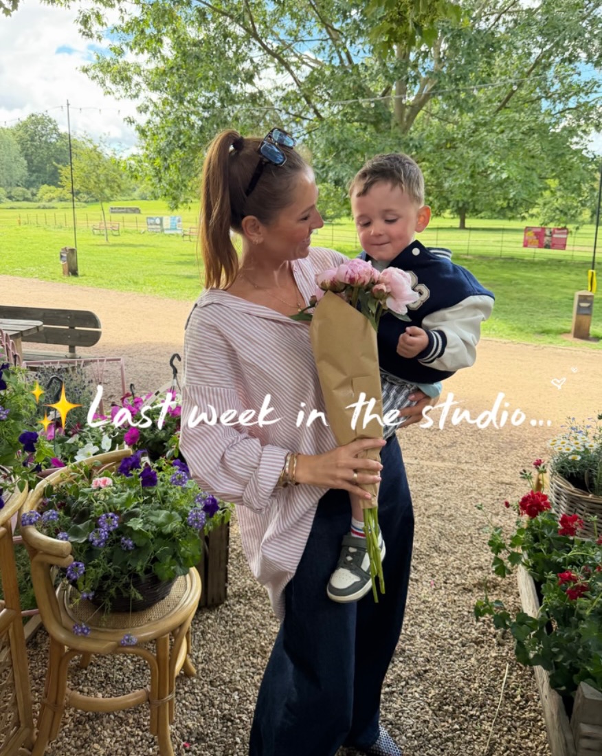 Last week alone I coached 41 women through PT sessions, group training and Mummy & Mini Fit classes.
Women showing up for themselves despite busy jobs, family life, school runs, sleepless nights and all the chaos in between. ✨
It feels pretty special to have built a space where women can move their bodies, grow in confidence and feel supported.
Thank you to every single person who walks through the studio doors each week. It means the world to me 🌍🤍🙏
❤️ Very lucky to have the amazing @rachcapfit working in the studio too ✨
#mystudio #community #fitnesscommunity #mumstrength #pfy