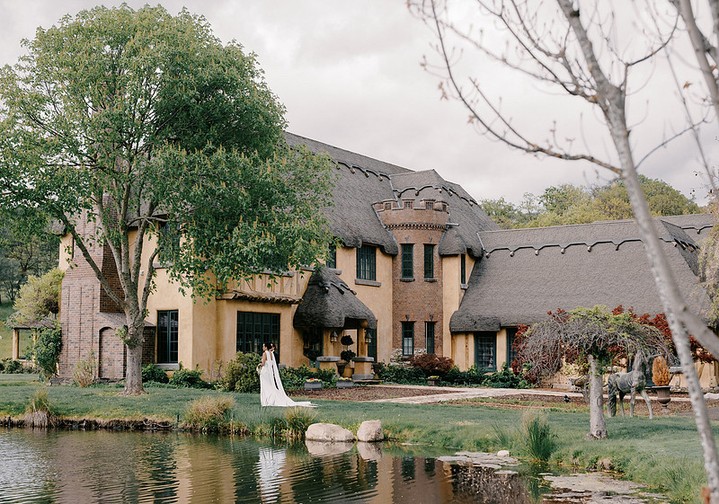 Here is one for the couples looking for inspo! This French inspired private estate is a dream come true! Even though it’s not a commercial wedding venue it is an inspiration for local couples seeking to have a euro inspired wedding!
Southern Oregon is one of the most beautiful and underrated wedding destinations in the Pacific Northwest. With its mild climate, stunning scenery, and relaxed atmosphere, Southern Oregon provides the perfect blend of natural beauty and hospitality, especially true for Ashland Oregon in my opinion. Whether you're dreaming of an intimate outdoor ceremony or a grand celebration surrounded by family and friends, Southern Oregon wedding venues offer a unique setting that feels both romantic and timeless. It's a place where unforgettable memories are made and breathtaking photographs come naturally.
Venue: Ashland springs estate
#ashlandspringsestate
Planning & Design: Wandering Willow Event Company
@wanderingwilloweventco
Floral Design: Freckled Fleurs
@freckledfleurs
Lead Photo: Gabriel Ramirez Photo
@gabrielramirez.photo
Models: Roza & Jacob Jonas
@roza_jonas10
Dress: Charlottes Bridal @charlottes_ashland
Cake: Beef Cakes
@beef_cakes_gp
Makeup: Mercedes Artistry @mercedesartistry
Hair: Ames Styling @ames.styling
Ceremony Seating, Bar, Lounge, & Tabletop Decor: Motif Event Rentals @motifeventrentals
Tabletop & Reception Chairs: Event Rentals by B
@eventrentalsbyb
Reception Tables & Linen: Party Place
@partyplaceandevents
#medfordweddings #oregonphotographer #weddingphotographer #southernoregon #oregonwedding #pnwwedding #southernoregon #oregoncoast #elopeinoregon #oregonweddingphotographer #oregonweddingideas #southernoregonphotography #roguevalleyphotographers #medfordoregonweddingphotography #grantspassweddings #ashlandweddings #ashlandweddingphotographer #portlandweddingphotographer #professionalphotographermedford #ashlandweddingplanner #ashlandweddingflorist #medfordweddingplanner #medfordweddingflorist #medfordweddingvenues #ashlandweddingvenues #grantspassweddingvenues