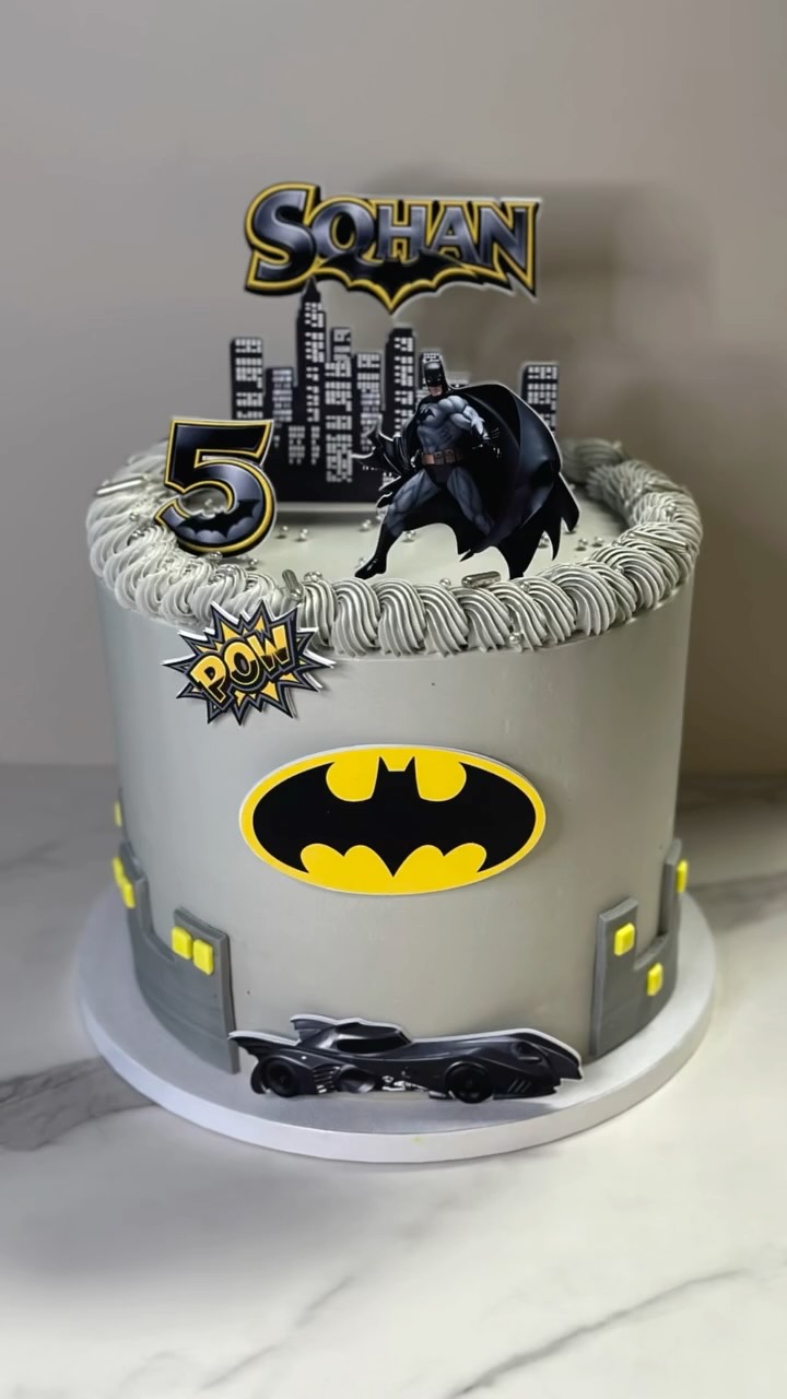 🦇✨
#sucreetcel #ecublens #cake #cakedesign #gateauanniversaire