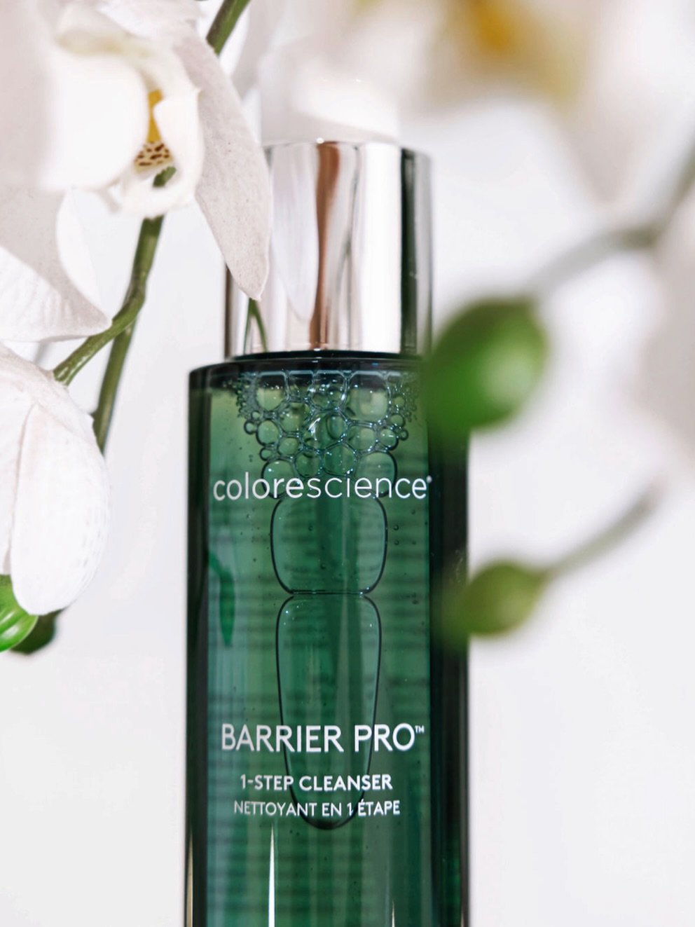 A great skincare routine starts with a great cleanser, and Barrier Pro™ has quickly become one of our favourites. This gentle, sulfate-free cleanser effectively removes makeup, sunscreen, excess oil, and impurities without stripping the skin or disrupting the skin barrier.
Why we love it:
- Supports a healthy skin barrier
- Leaves skin feeling clean, hydrated, and balanced
- Gentle enough for sensitive and post-procedure skin
- Helps maintain optimal moisture levels
- Removes makeup and sunscreen in one easy step
Healthy, radiant skin starts with protecting your skin barrier and this cleanser does exactly that. Visit us in clinic to learn if Barrier Pro™ is right for your skincare routine. Available in clinic.