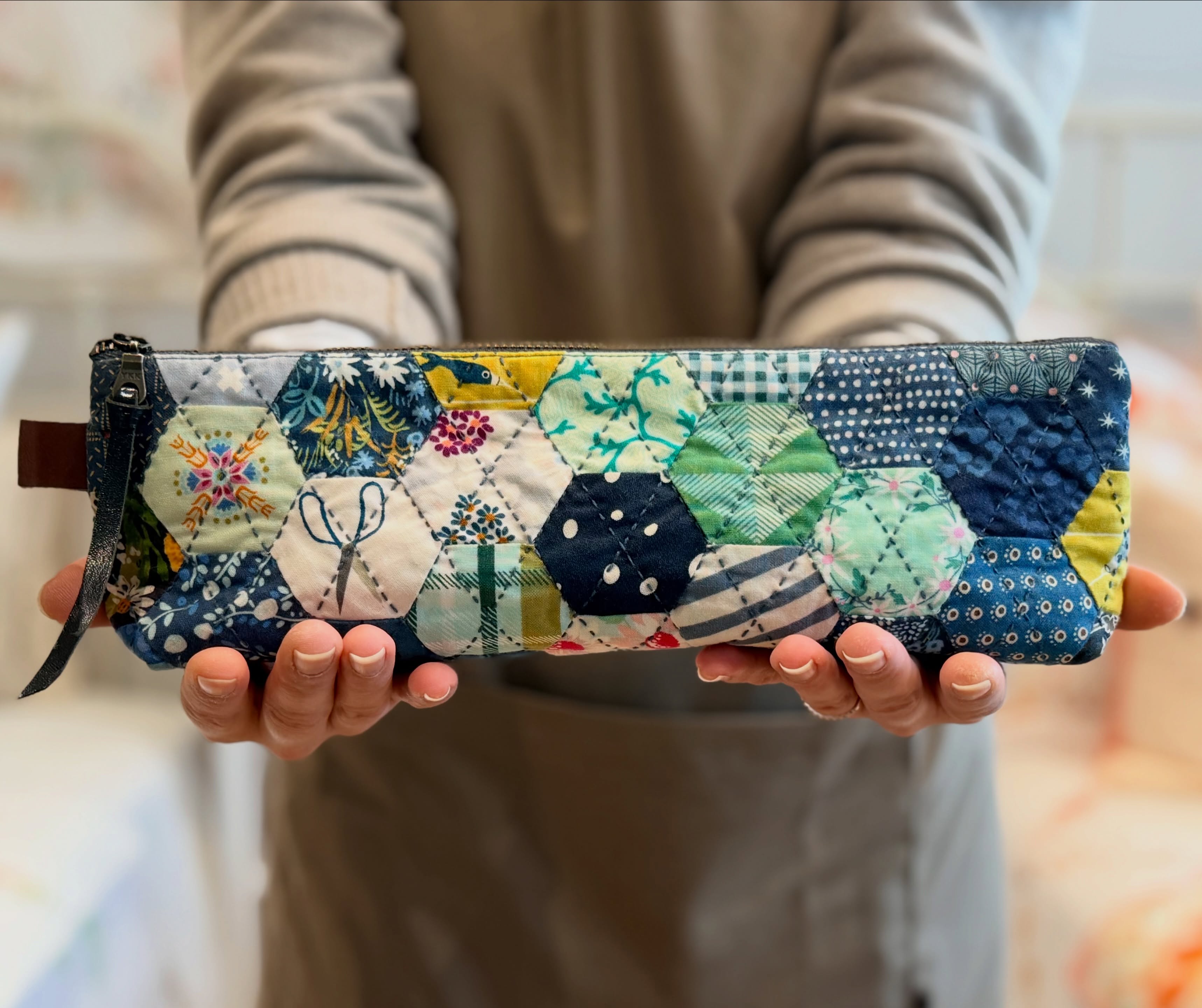 I love this little pouch so much! It was fun to make and lovely to use! It makes a perfect gift either as a completed pouch or as a kit for the receiver to make themselves.
Our Lizzie pulled new kits for this today and I loved the fabric combination. A perfect weekend project!
#cuttingcloth #hexagons #patchwork #zipperpouch #machinepiecedhexagons