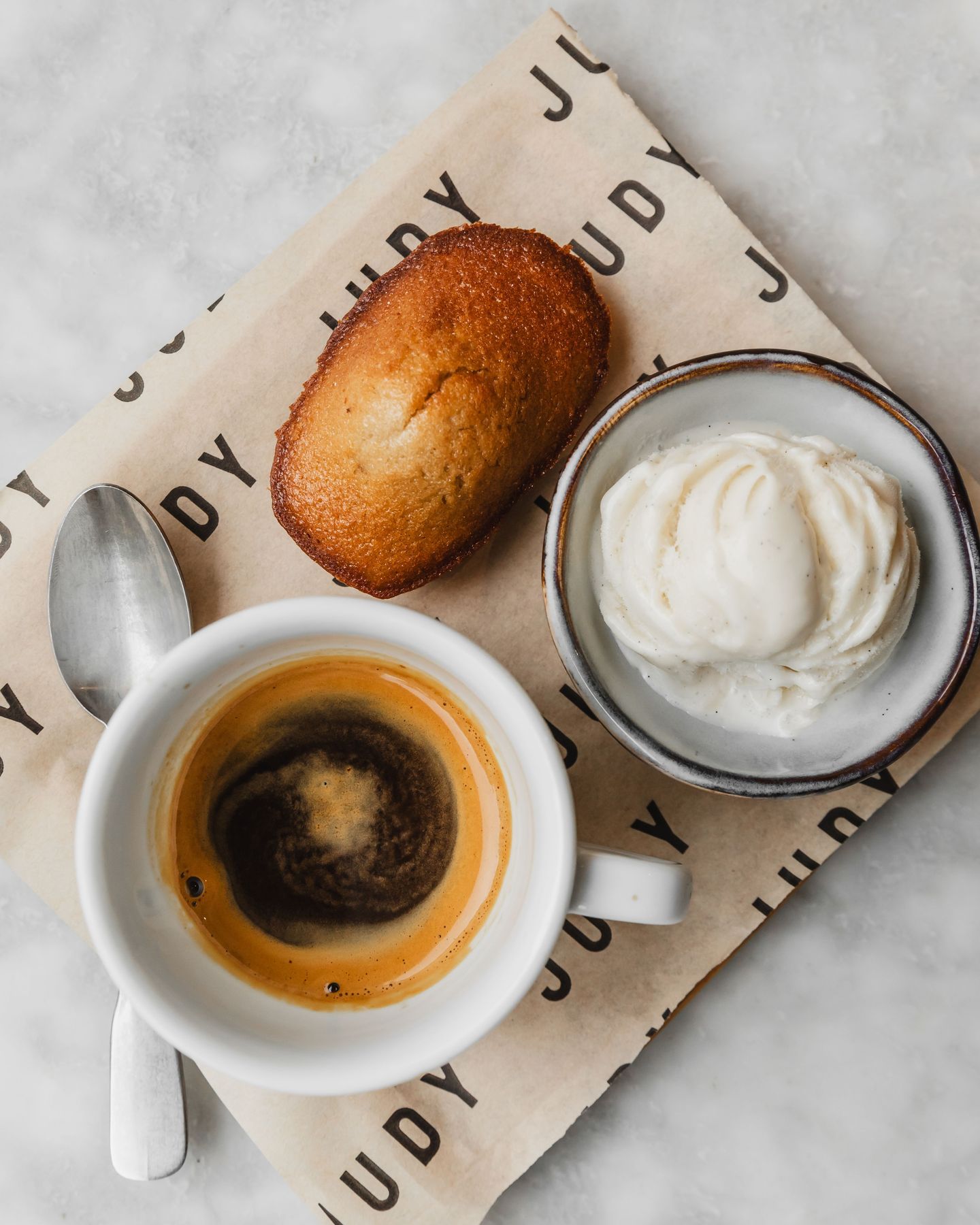 AFFOGATO TIME ☕🍨
Le classique italien, en version sans gluten ! Expresso, glace vanille végétale et madeleine Judy.
📸 @alicepages
#affogato #sansgluten #vegan #coffeeshopparis #glutenfreeparis