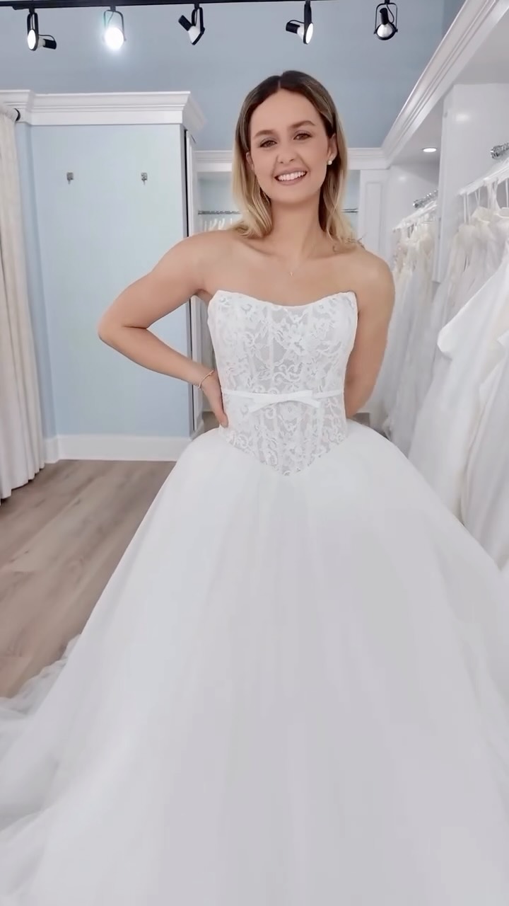 The moment you’ve been thinking about for years 🤍
The right dress allows everything to fall into place
Want to book an appointment? 💕
Visit our website & book online | Website link in bio
📍Bedfordshire
@piperandevebridal
www.piperandeve.co.uk
#weddingdressinspo #bedfordshirewedding #stellayorkbride #cambridgeshireweddings