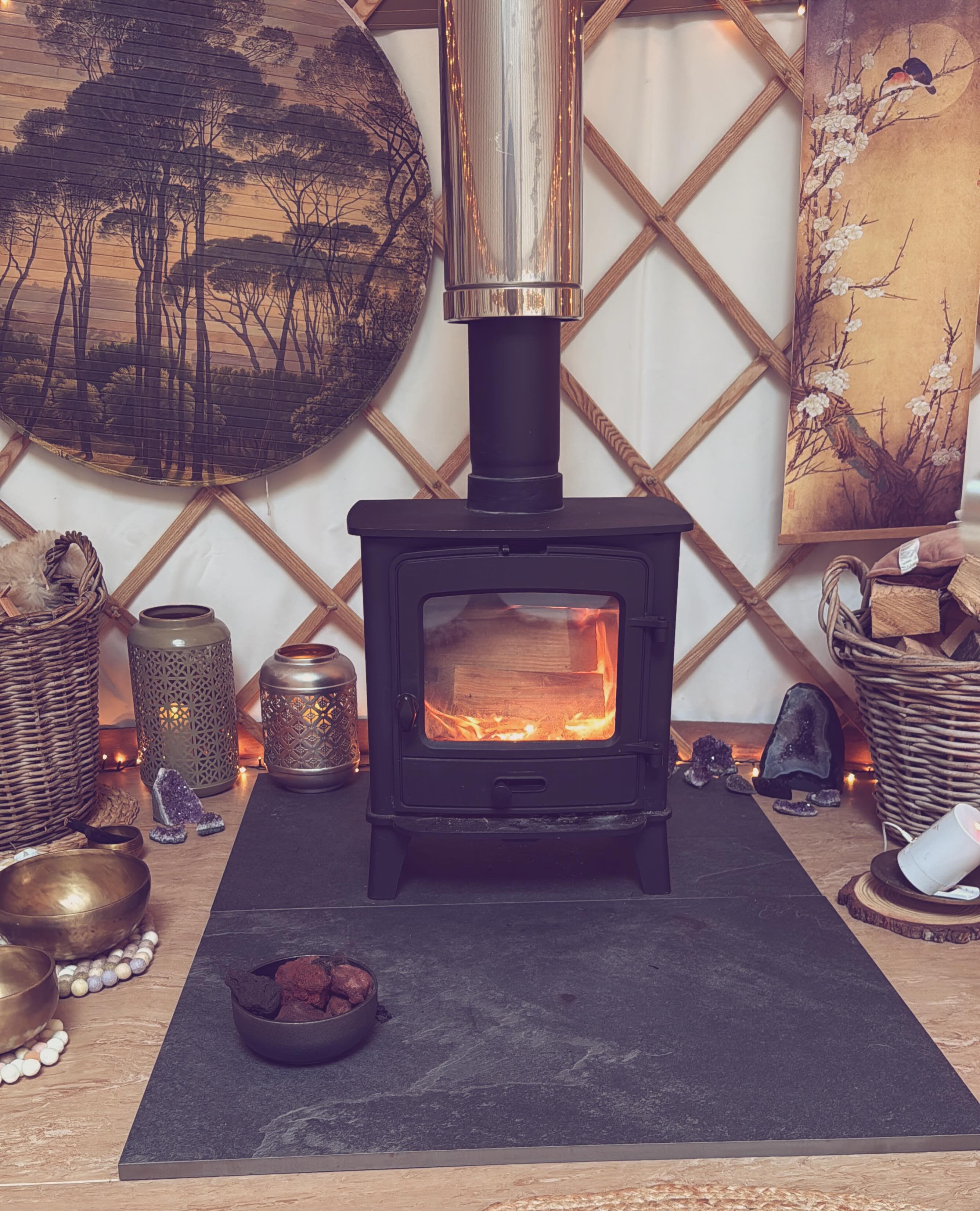What a joy to receive tonights guests by the fire.. 🔥 #reiki #soundtherapy #totnes #cozyrainydays