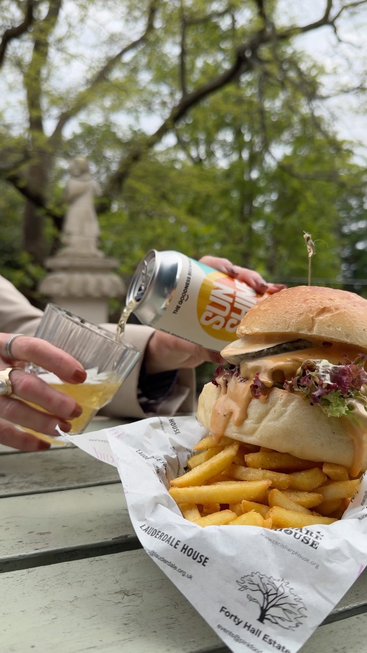 Shopping for Father’s Day is hard.
Treating him to a burger and a beer? Much easier 🍔🍺
Join us this weekend for homemade food, refreshing drinks and a little time well spent together.
#beer #fathersday #beerandburger #northlondon